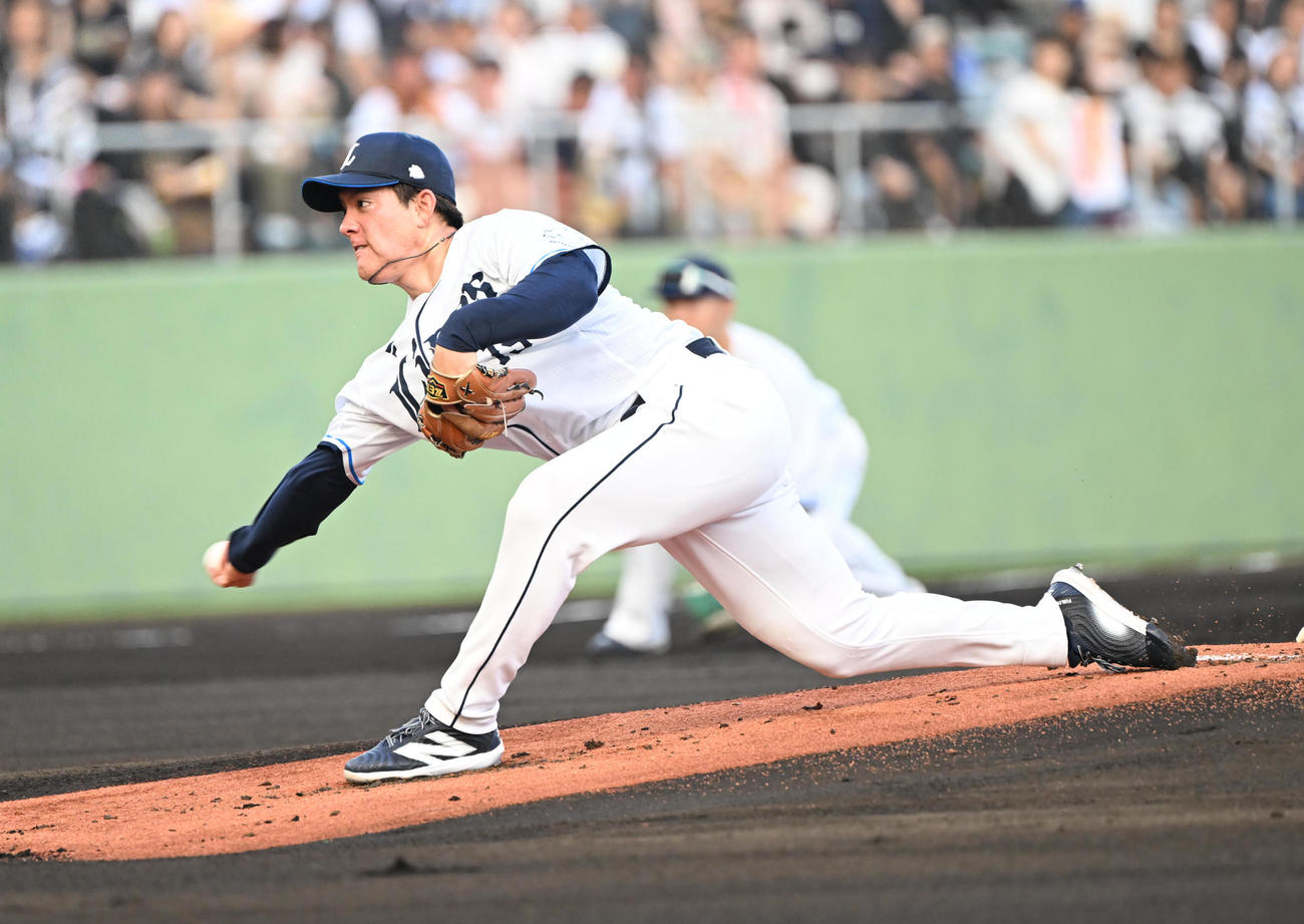 西武対オリックス　先発する西武與座（撮影・和賀正仁）