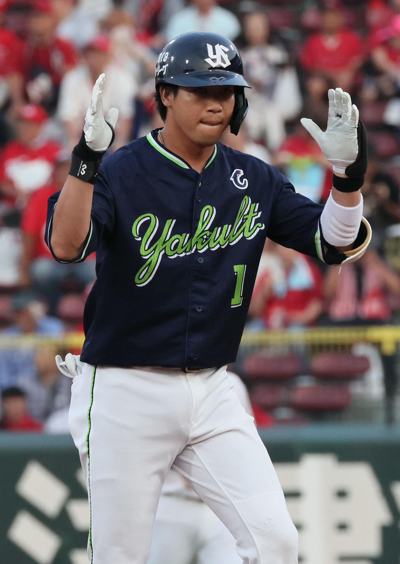広島対ヤクルト　1回表ヤクルト2死1塁、右適時二塁打を放った山田（撮影・加藤孝規）