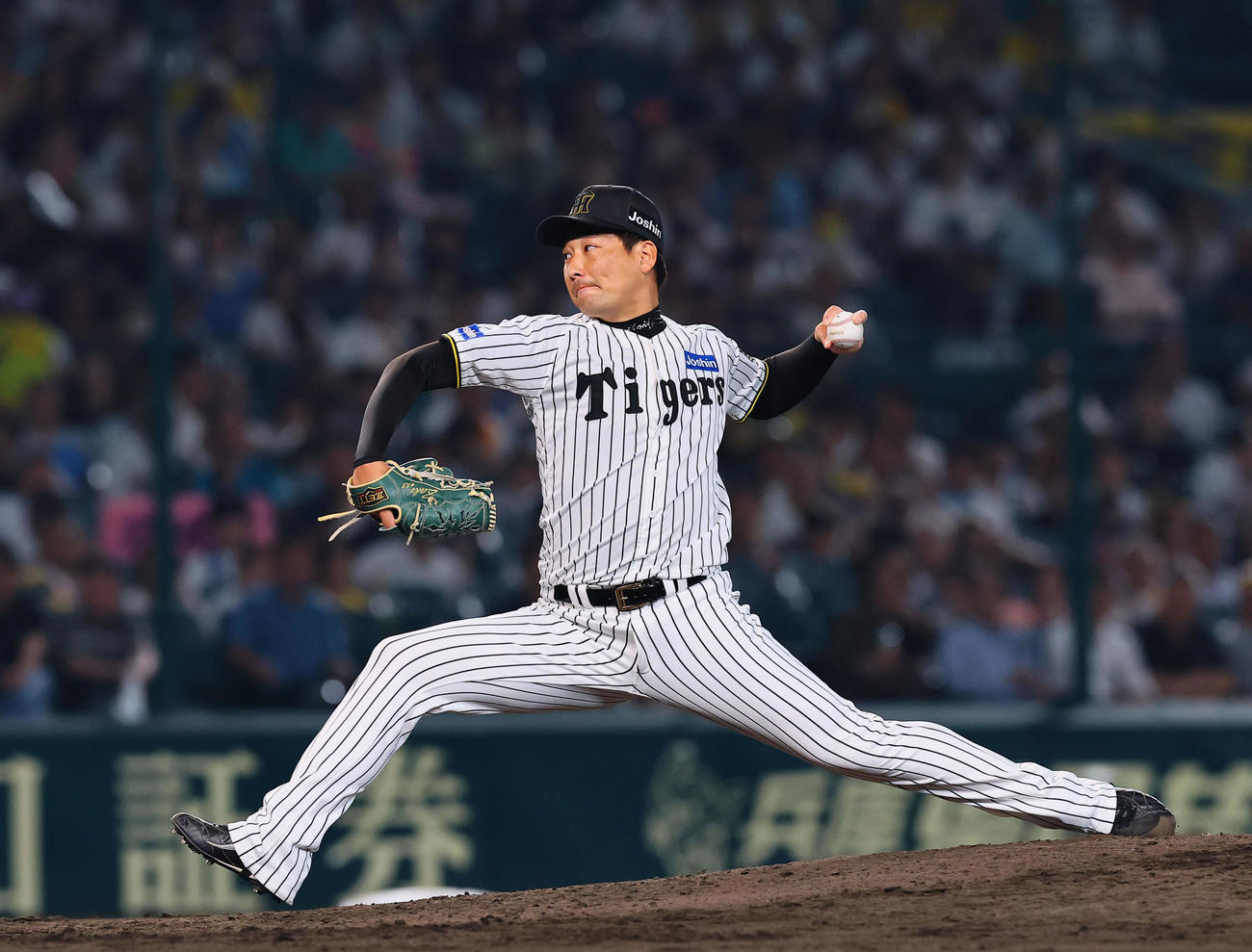 阪神対巨人　9回に登板した阪神岩崎（撮影・藤尾明華）