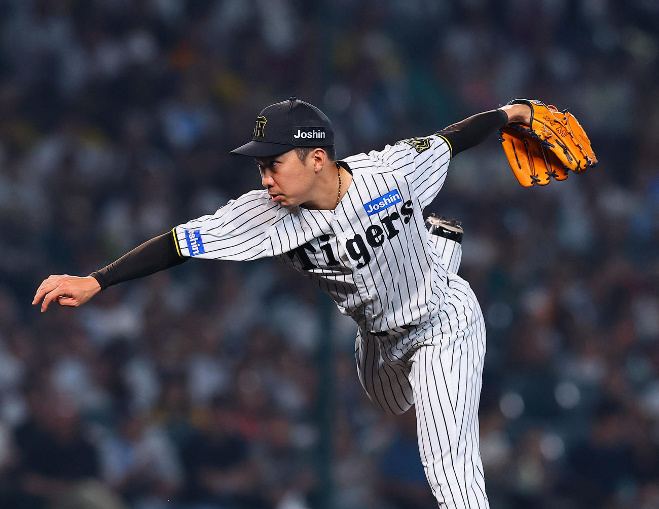 阪神対巨人　8回、4番手で登板した阪神石井（撮影・藤尾明華）