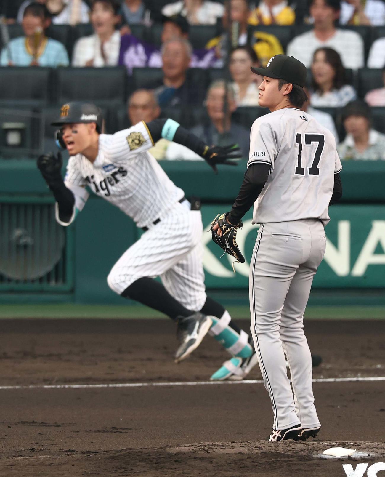 阪神対巨人　1回裏阪神2死二塁、西舘は佐藤輝に先制適時二塁打を浴びる（撮影・上田博志）