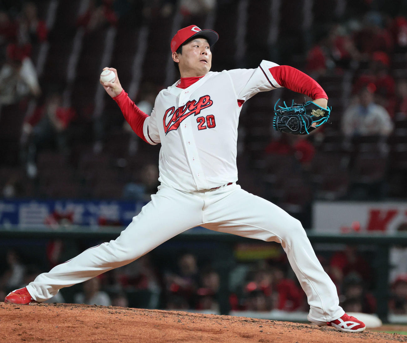 広島対ヤクルト　12回表ヤクルト、広島6番手の栗林（撮影・加藤孝規）