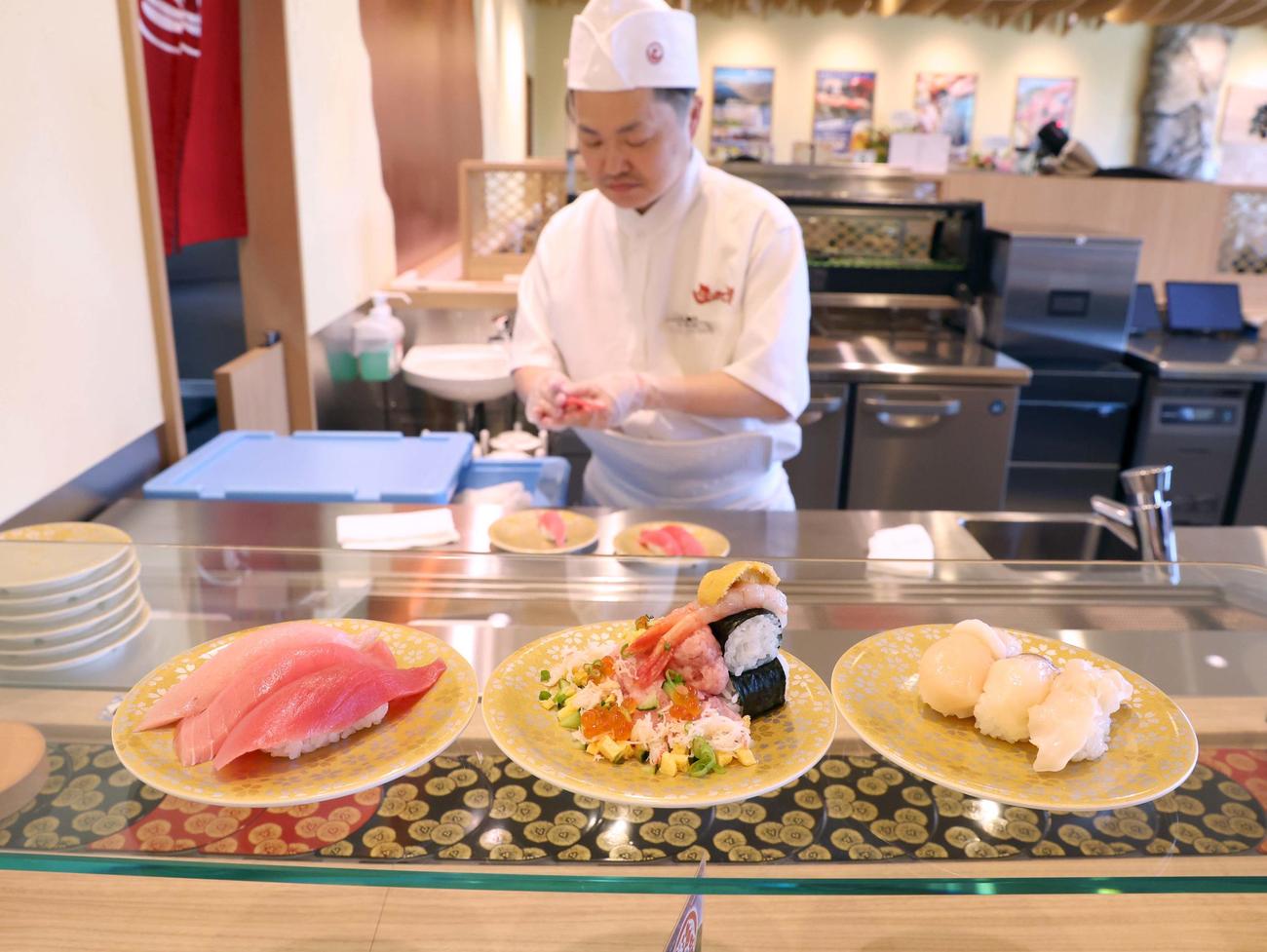 「函太郎」のすし左から本マグロ三昧、海宝こぼれ巻、貝三昧