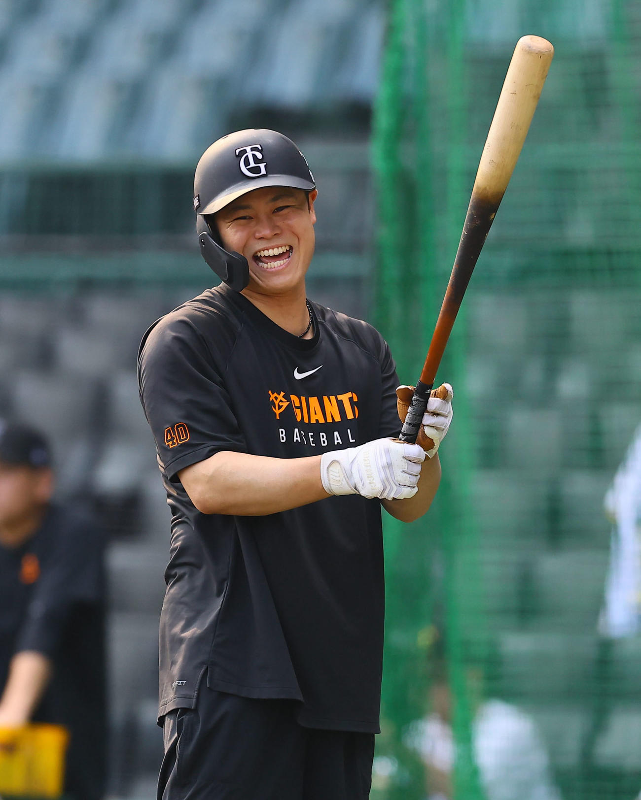 阪神対巨人　笑顔を見せる巨人中山（撮影・藤尾明華）