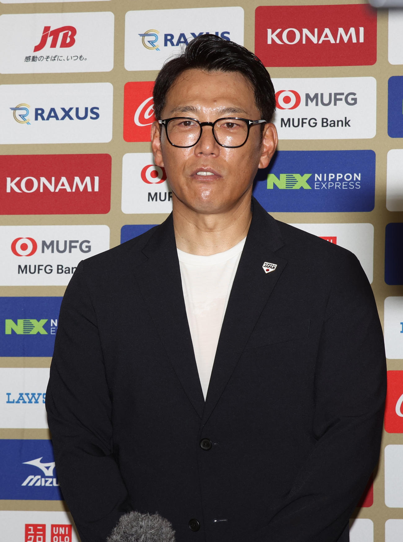 侍ジャパン大学代表直前合宿で会見する侍ジャパン井端監督（撮影・柴田隆二）