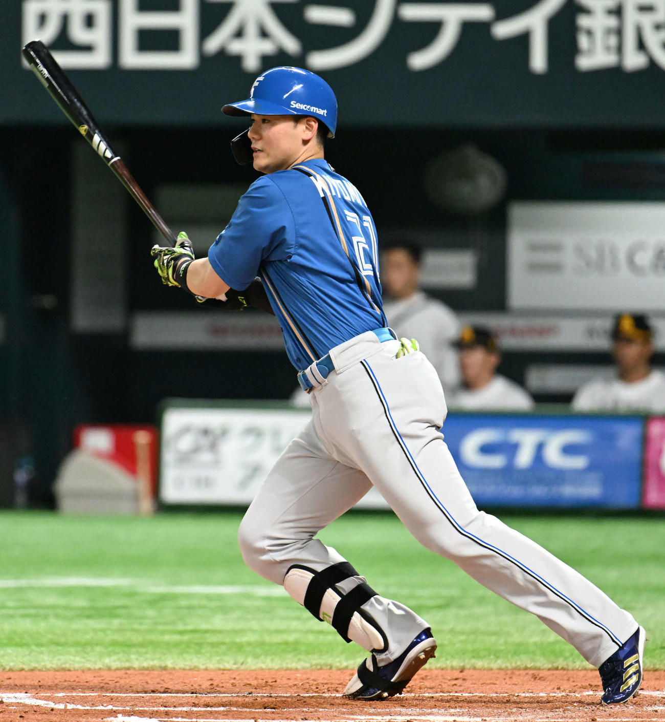 ソフトバンク対日本ハム　2回表日本ハム2死一塁、清宮は中前安打を放つ（撮影・林敢治）