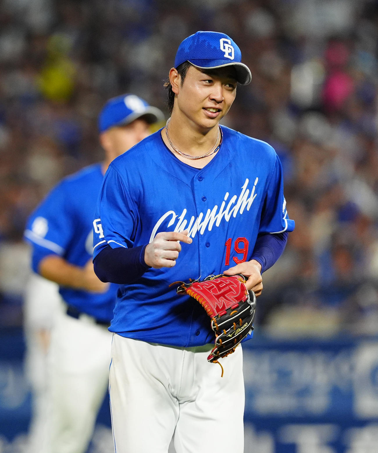 DeNA対中日　6回を投げ終えベンチに戻る中日高橋宏（撮影・清水貴仁）