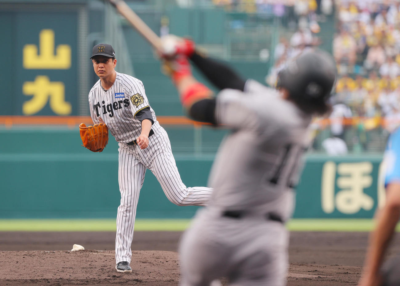 阪神対巨人　力投する阪神先発の大竹。打者甲斐（撮影・上山淳一）