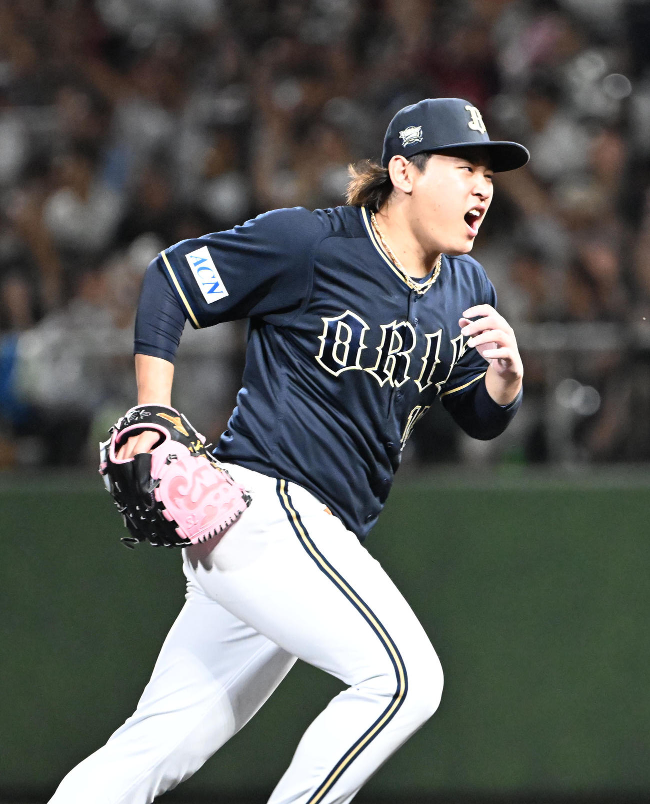 西武対オリックス　6回裏西武2死二塁、炭谷に中前適時打を浴び本塁ベースカバーに走る宮城（撮影・和賀正仁）