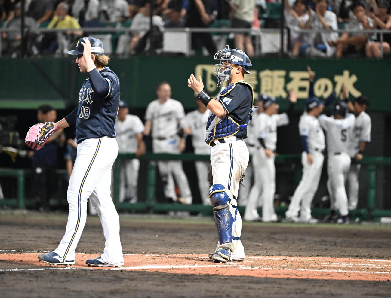 西武対オリックス　6回裏西武2死二塁、炭谷に中前適時打を浴びた宮城（撮影・和賀正仁）