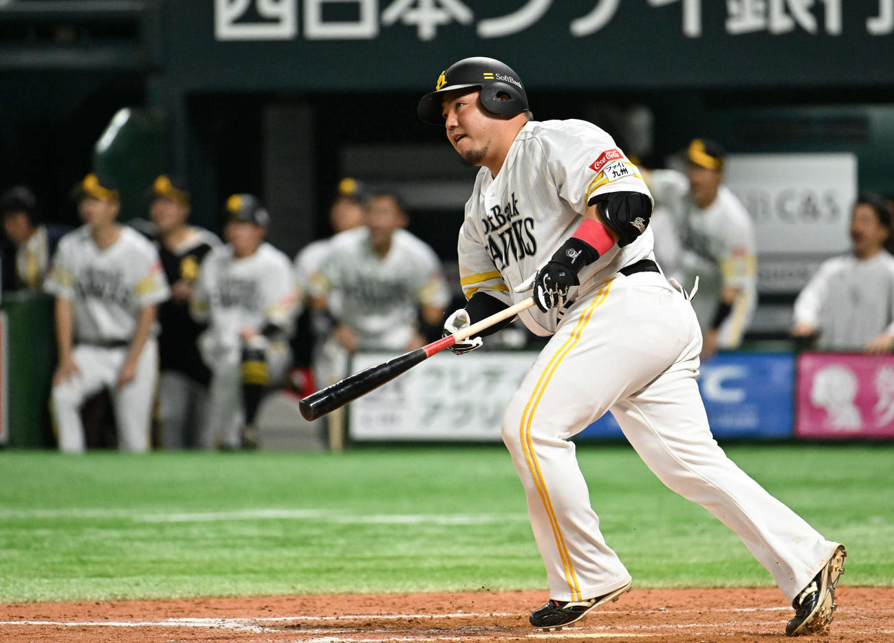 ソフトバンク対日本ハム　9回裏ソフトバンク1死一、三塁、山川は逆転サヨナラ2点適時打を放つ（撮影・林敢治）