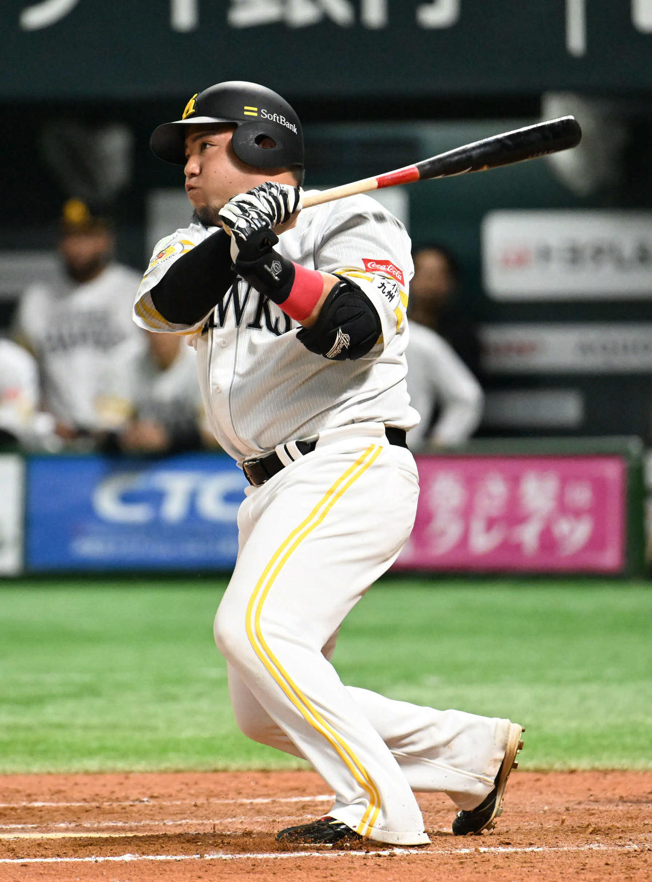 ソフトバンク対日本ハム　9回裏ソフトバンク1死一、三塁、山川は逆転サヨナラ2点適時打を放つ（撮影・林敢治）