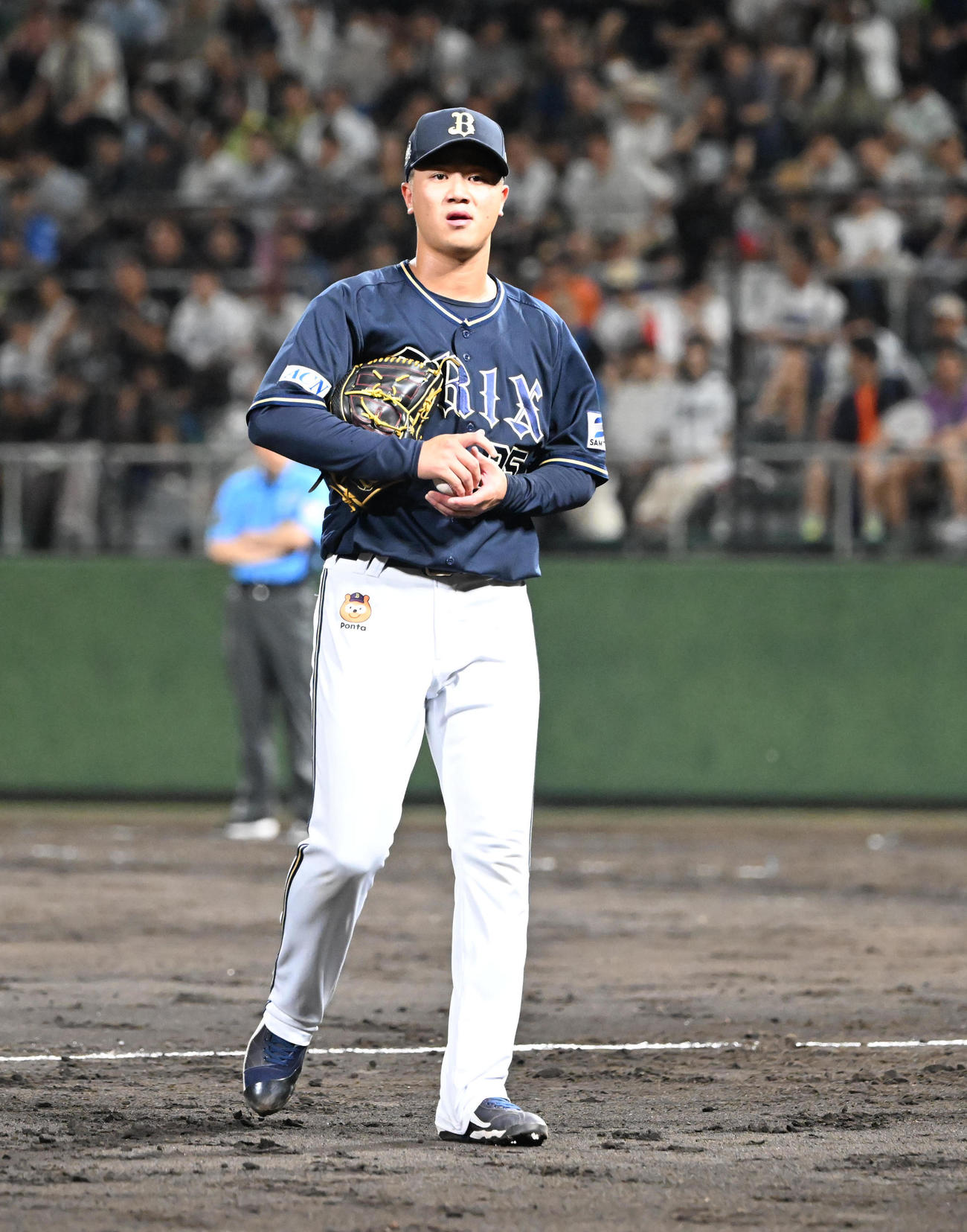 西武対オリックス　10回、1度はマウンドに上がったもののベンチに引き揚げる才木（撮影・和賀正仁）
