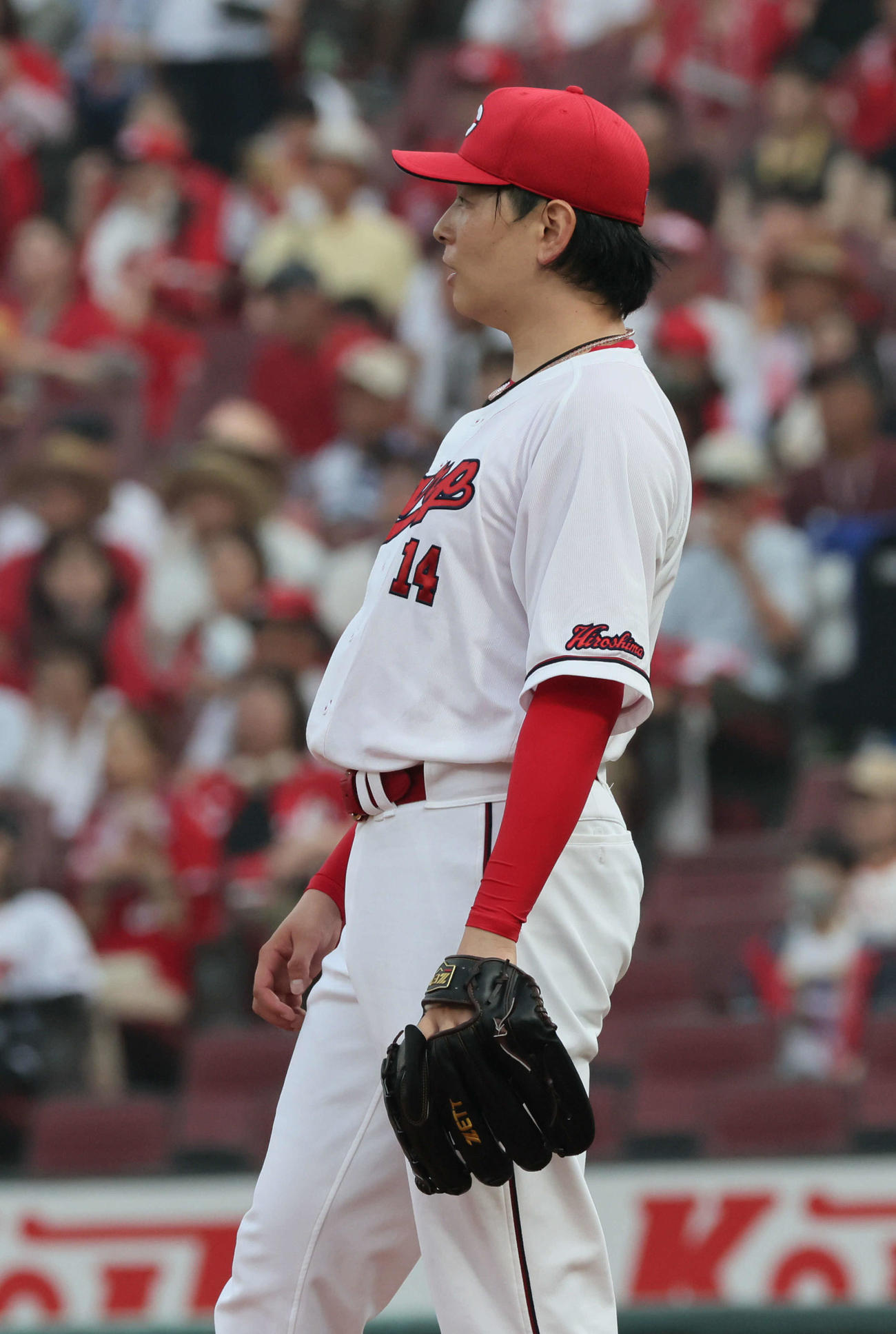広島対ヤクルト　1回表ヤクルト無死、並木に左越え先制本塁打を浴びた広島先発の大瀬良（撮影・加藤孝規）