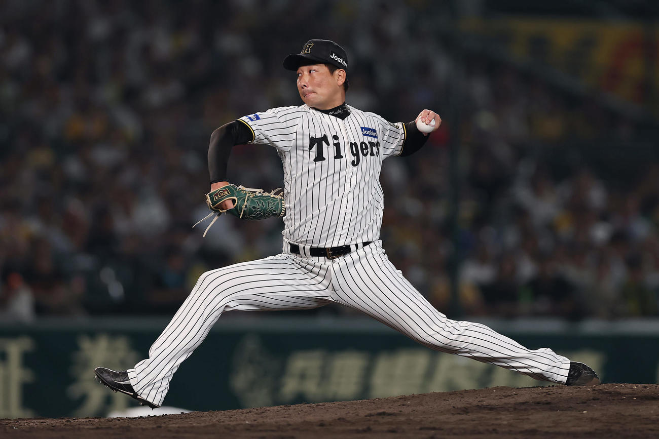 阪神対巨人　阪神2番手の岩崎（撮影・前田充）