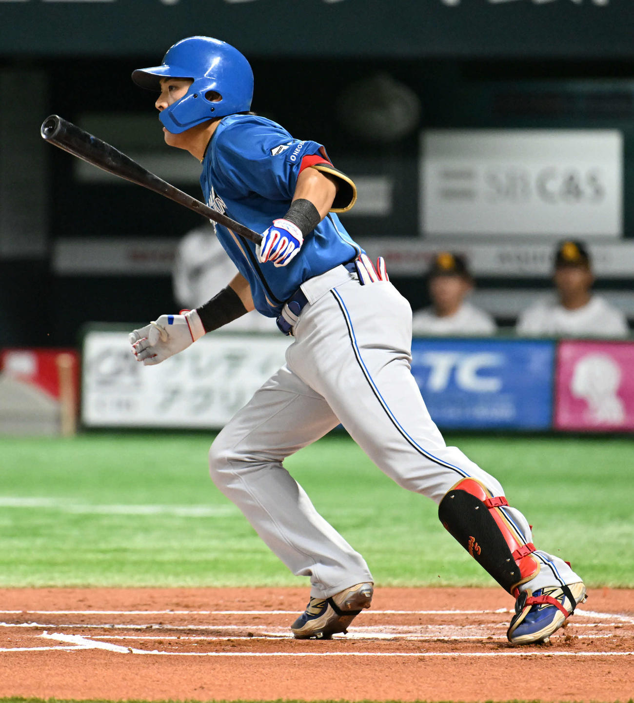 ソフトバンク対日本ハム　1回表日本ハム1死一、三塁、野村はゴロを放ちその間に三塁走者が生還し先制する（撮影・林敢治）