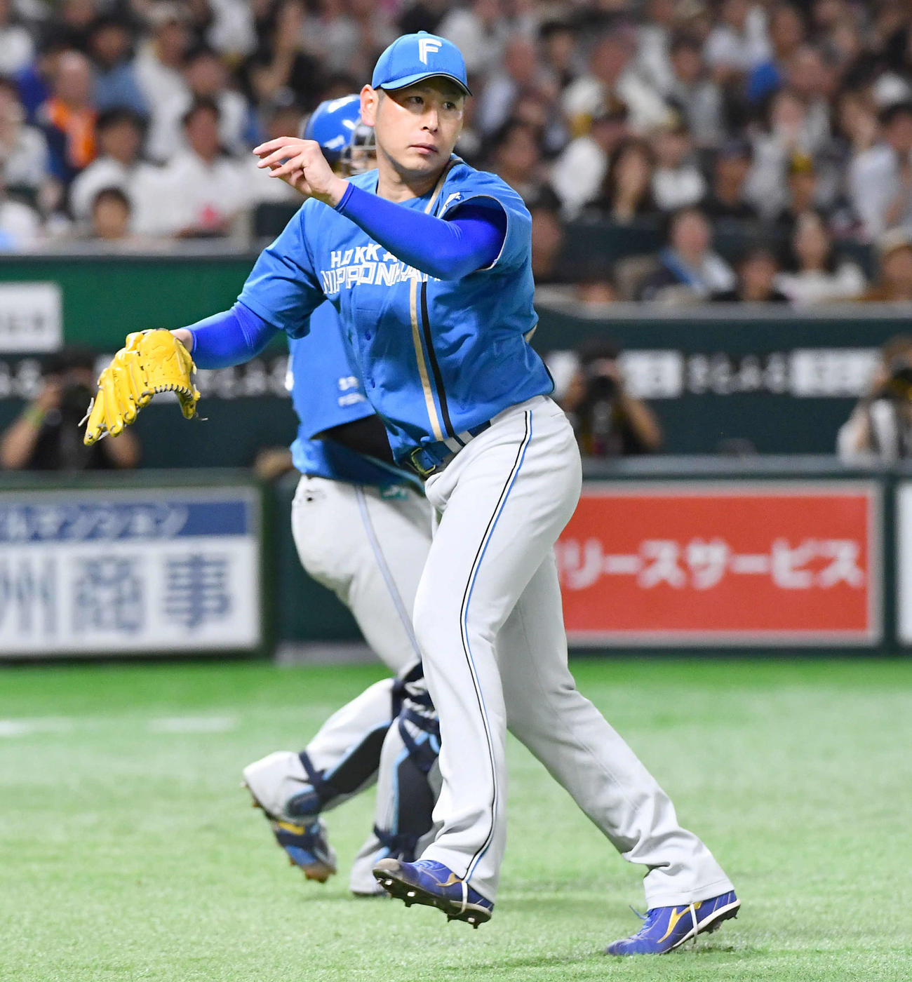 ソフトバンク対日本ハム　6回裏ソフトバンク1死、柳町を投ゴロに抑える加藤貴（撮影・岩下翔太）