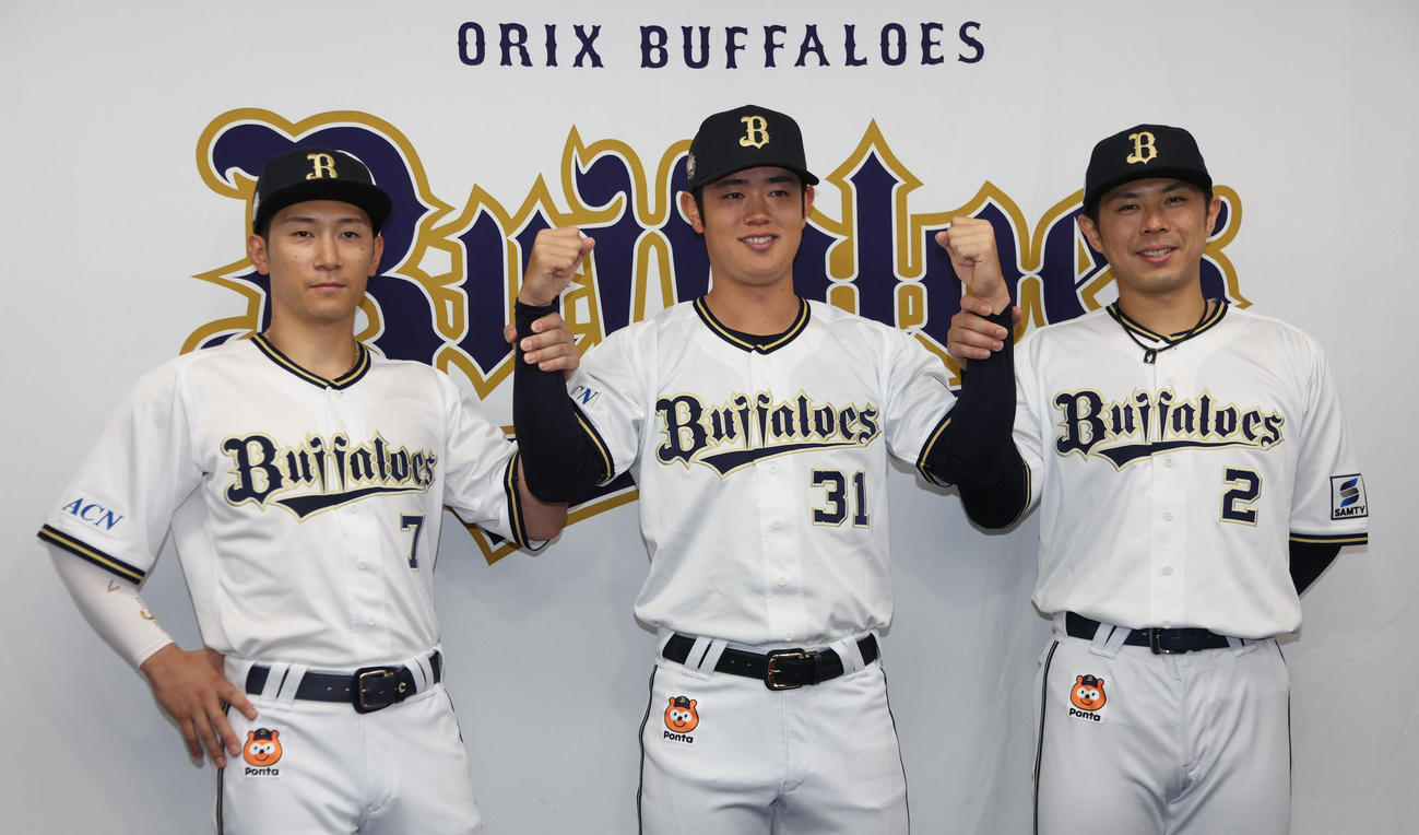 オールスターに選手間投票でも選ばれたオリックスの（右から）若月、太田、西川（2025年6月撮影）