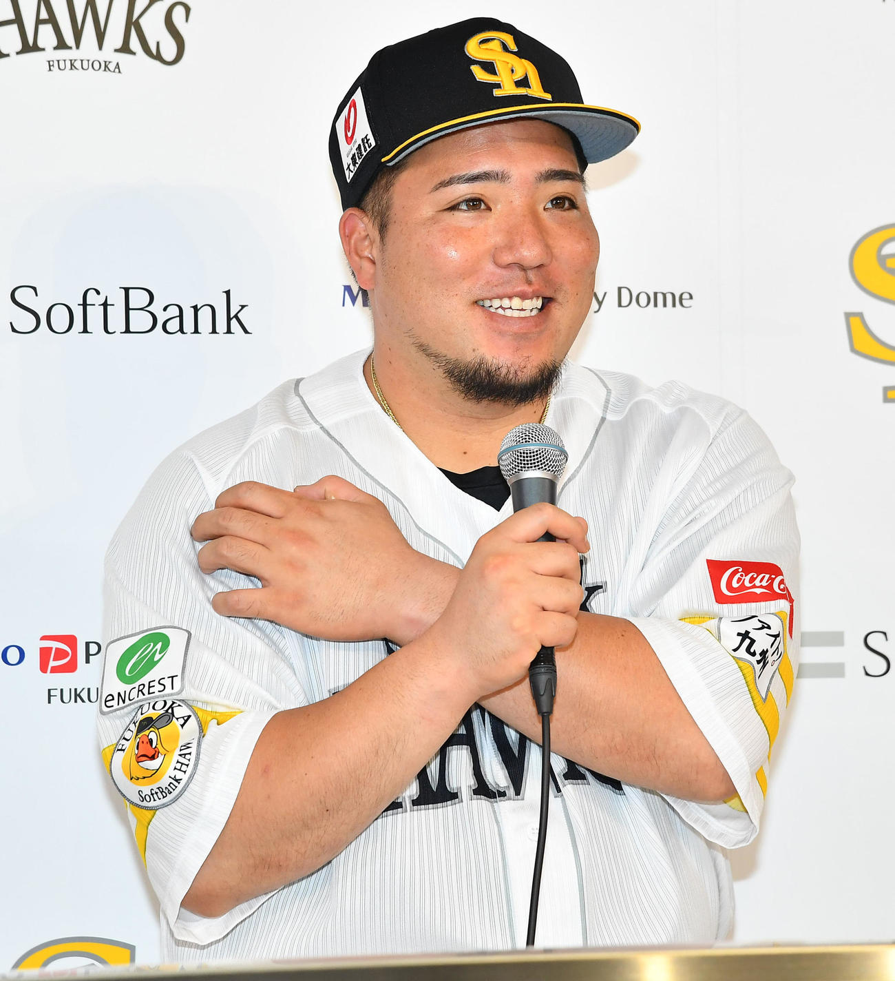 選手間投票でオールスターに選出され、笑顔で会見を行うソフトバンク山川（撮影・岩下翔太）