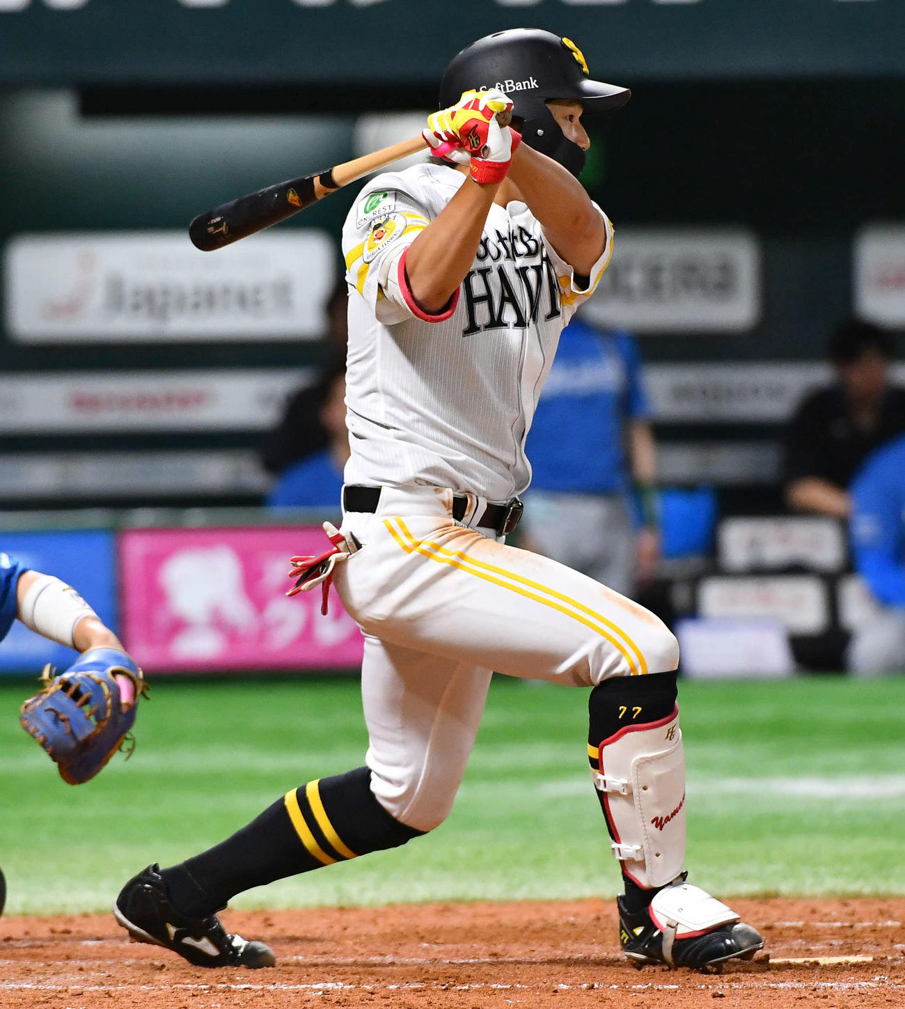ソフトバンク対日本ハム　4回裏ソフトバンク2死一塁、山本は中前安打を放つ（撮影・岩下翔太）