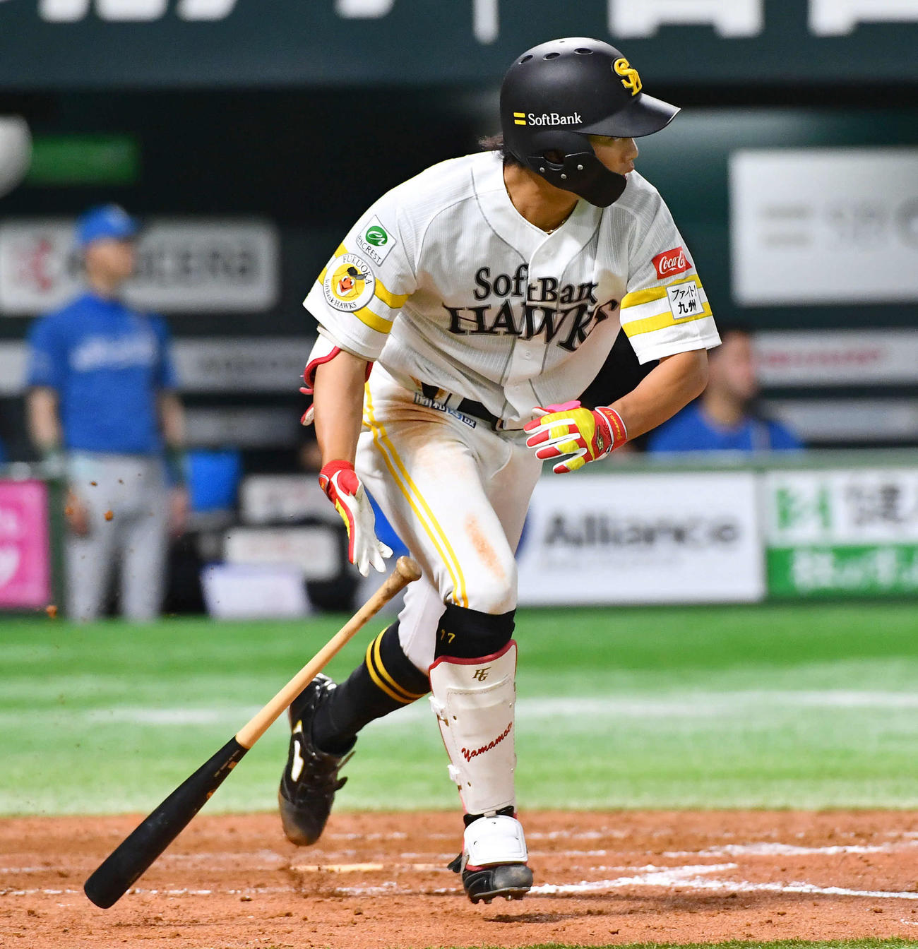 ソフトバンク対日本ハム　4回裏ソフトバンク2死一塁、山本は中前安打を放つ（撮影・岩下翔太）