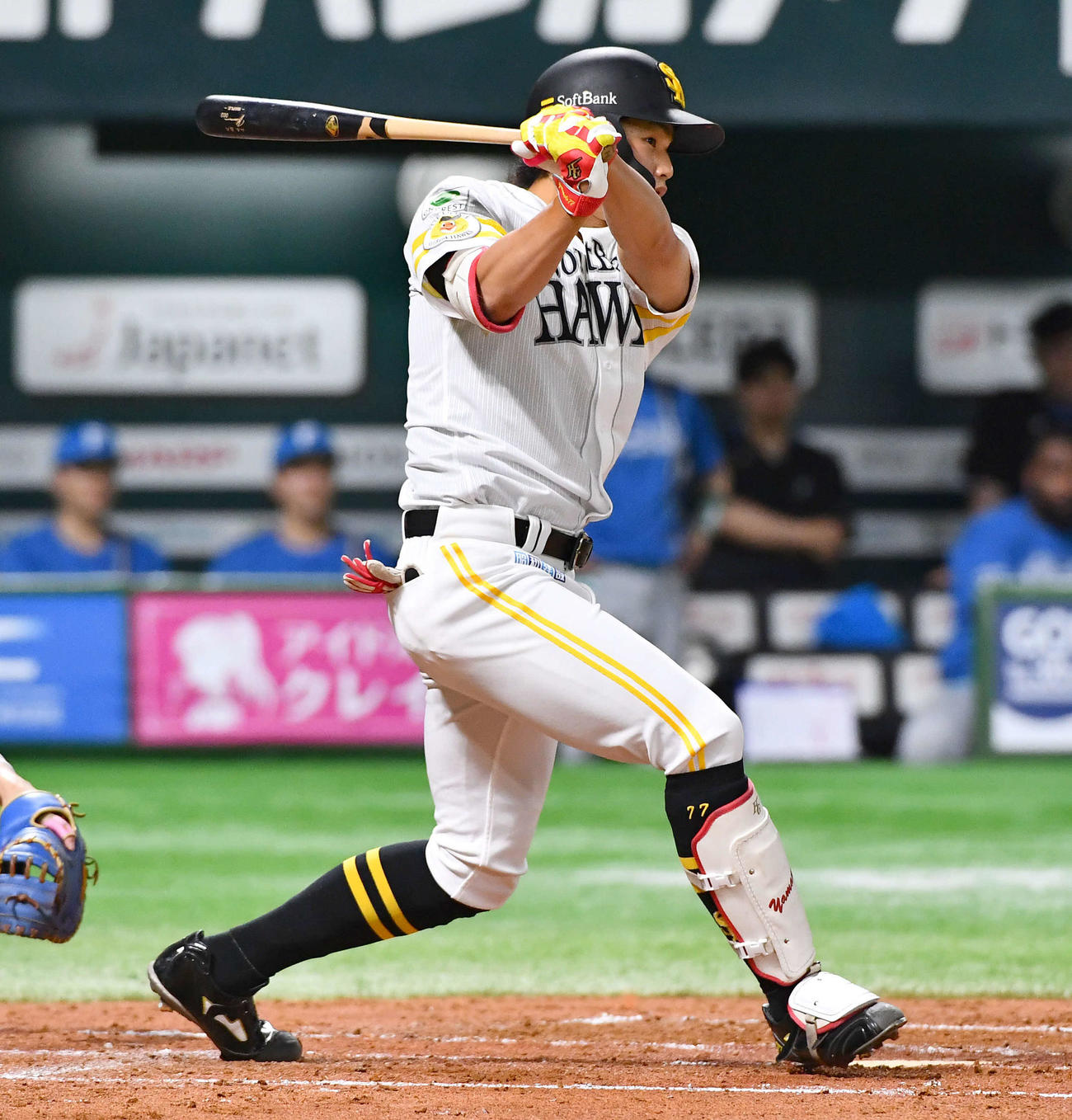 ソフトバンク対日本ハム　2回裏ソフトバンク無死、山本は右前へプロ初安打を放つ（撮影・岩下翔太）