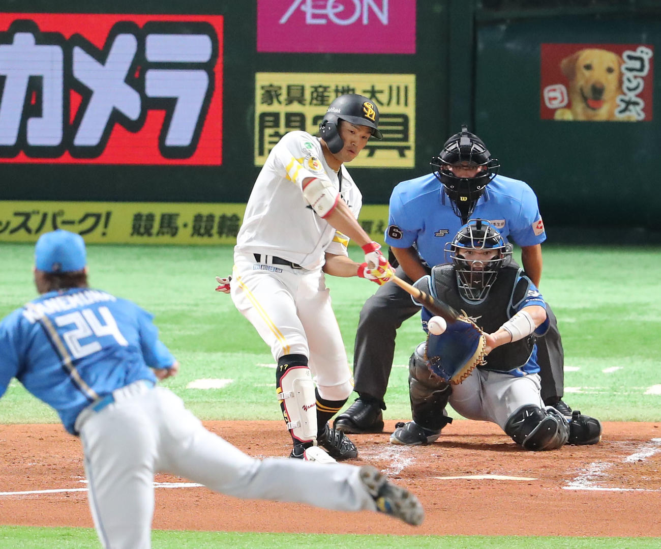 ソフトバンク対日本ハム　2回裏ソフトバンク無死、山本は右前安打を放つ（撮影・梅根麻紀）