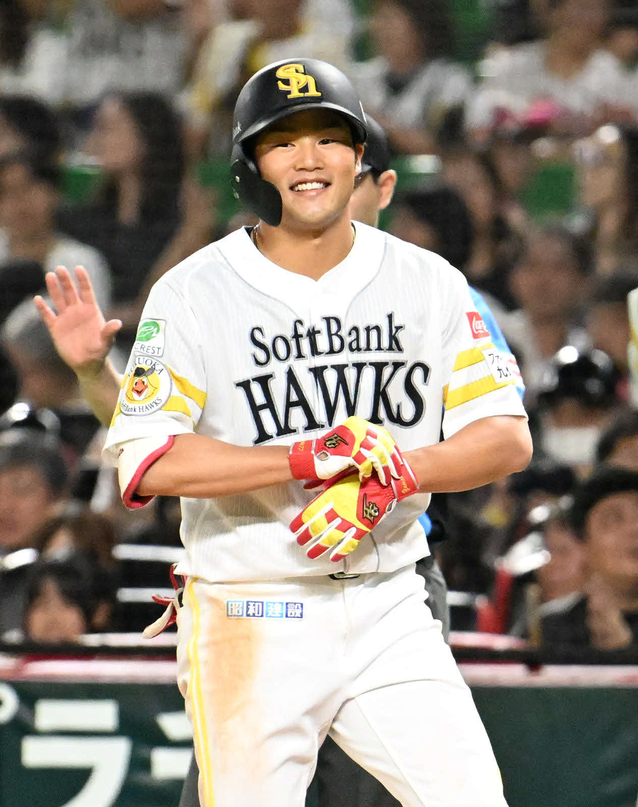 ソフトバンク対日本ハム　4回裏ソフトバンク2死一塁、山本は中前安打を放つ（撮影・林敢治）