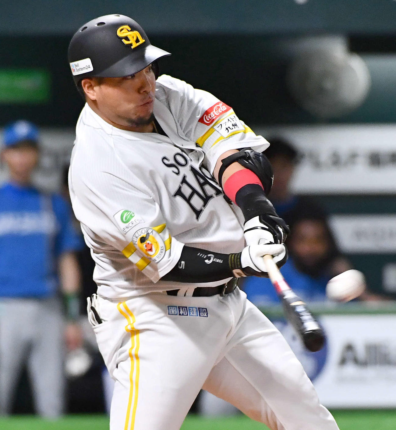 ソフトバンク対日本ハム　2回裏ソフトバンク無死、山川は先制の左越え本塁打を放つ（撮影・岩下翔太）