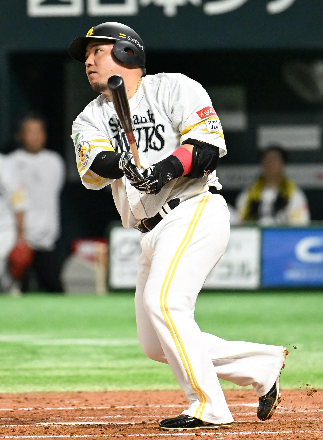 ソフトバンク対日本ハム　2回裏ソフトバンク無死、山川は先制本塁打を放つ（撮影・林敢治）
