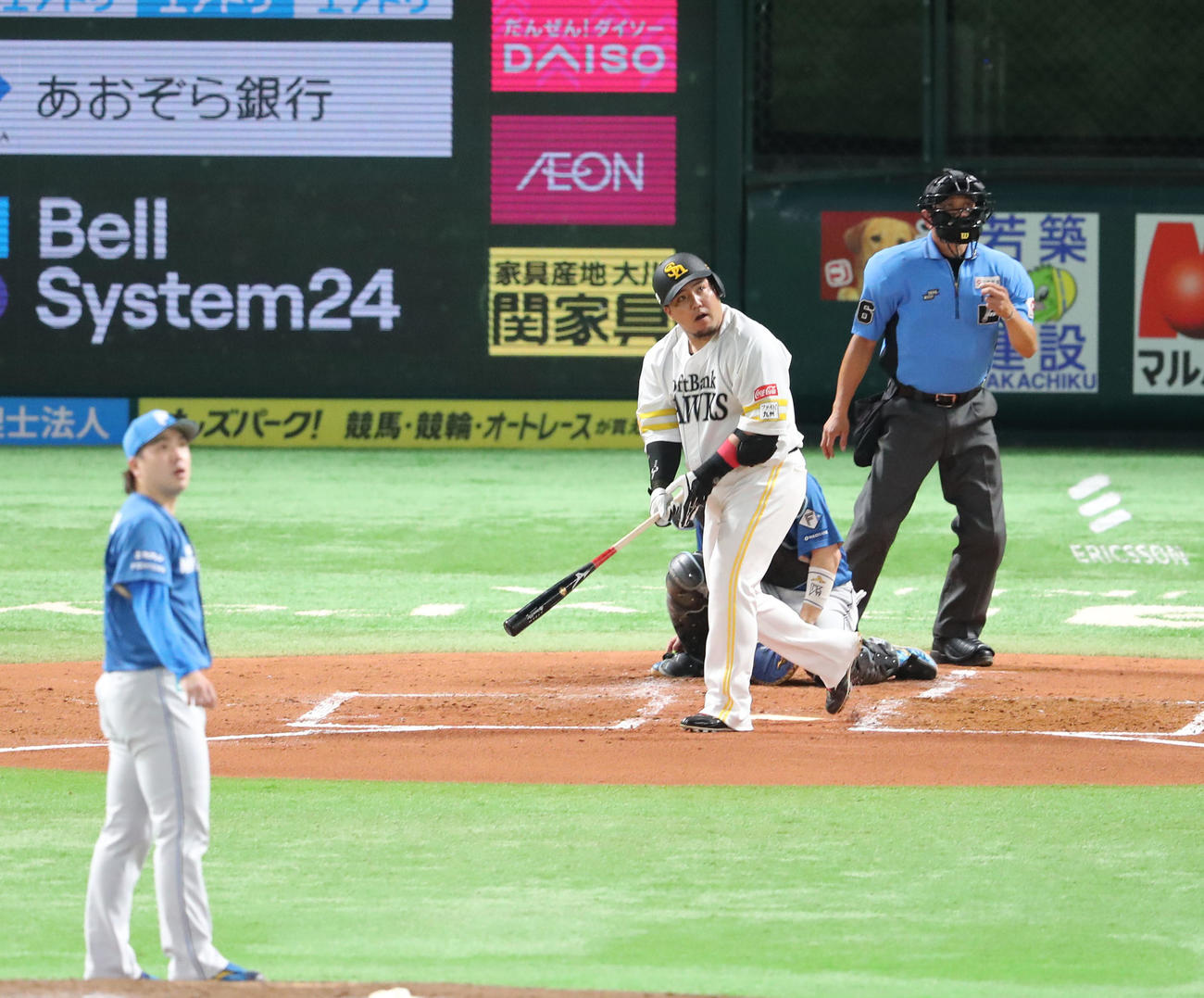 ソフトバンク対日本ハム　2回裏ソフトバンク無死、山川は左越えに先制となる本塁打を放つ（撮影・梅根麻紀）