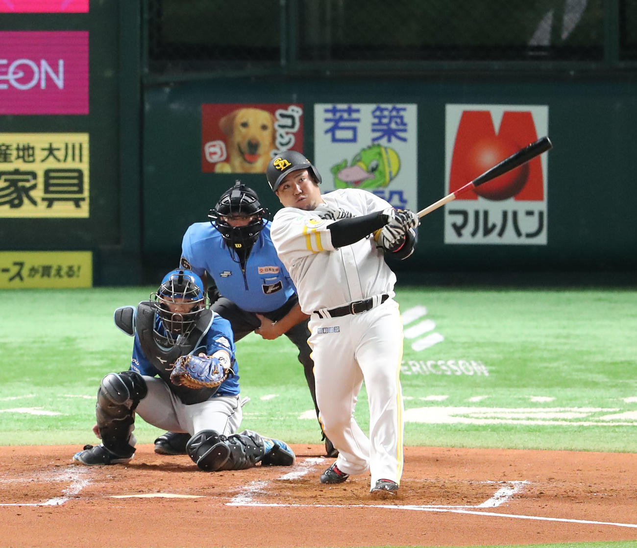 ソフトバンク対日本ハム　2回裏ソフトバンク無死、山川は左越えに先制となる本塁打を放つ（撮影・梅根麻紀）