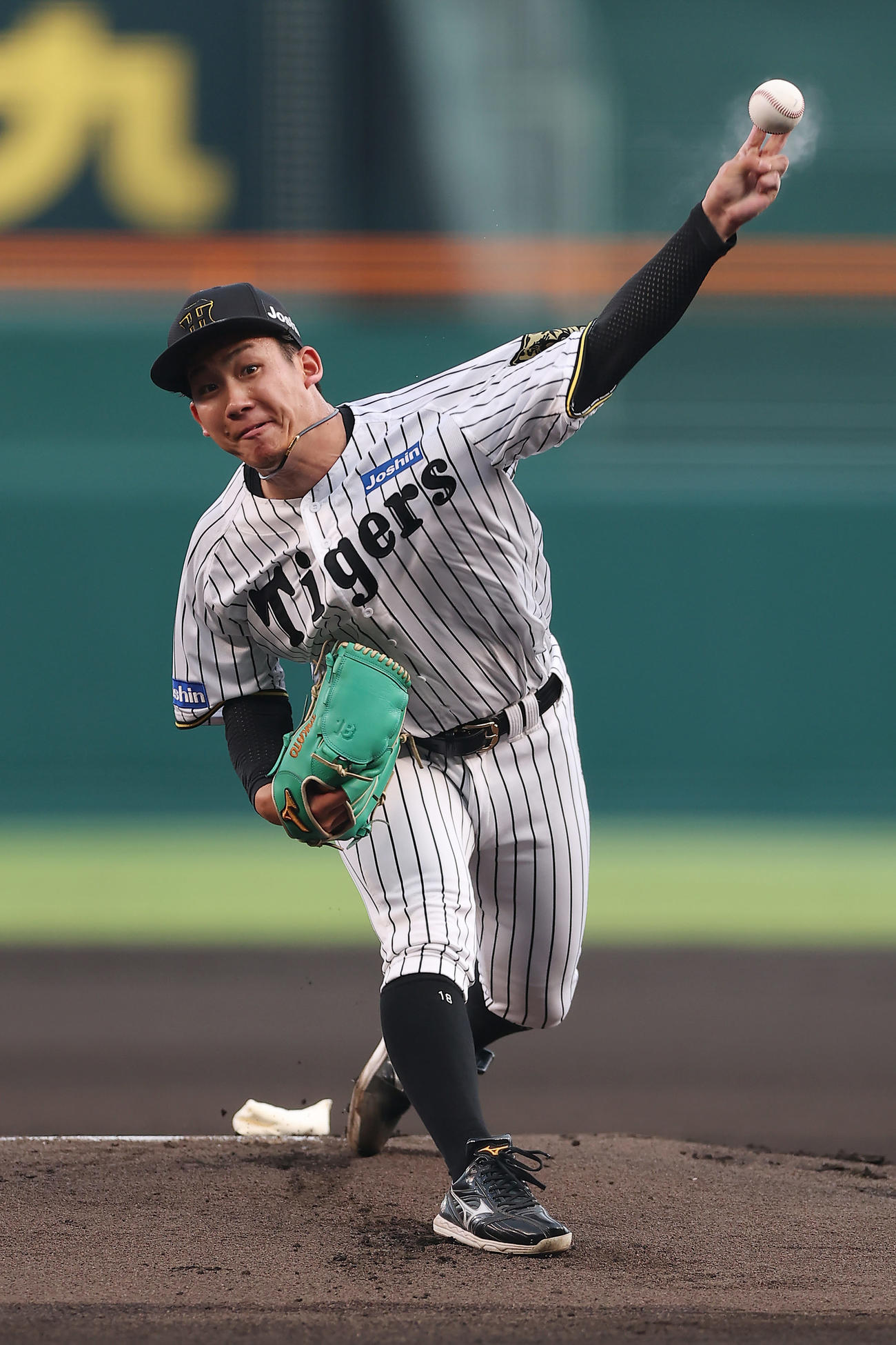 阪神対巨人　力投する阪神先発の伊原（撮影・前田充）