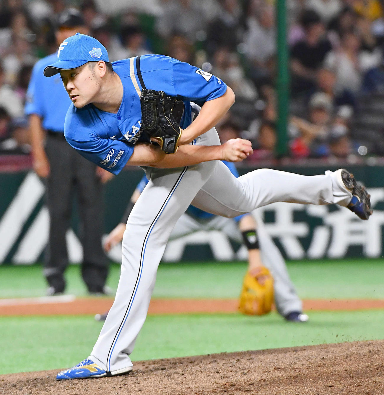 ソフトバンク対日本ハム　5回裏から登板した、日本ハム2番手の斎藤（撮影・岩下翔太）