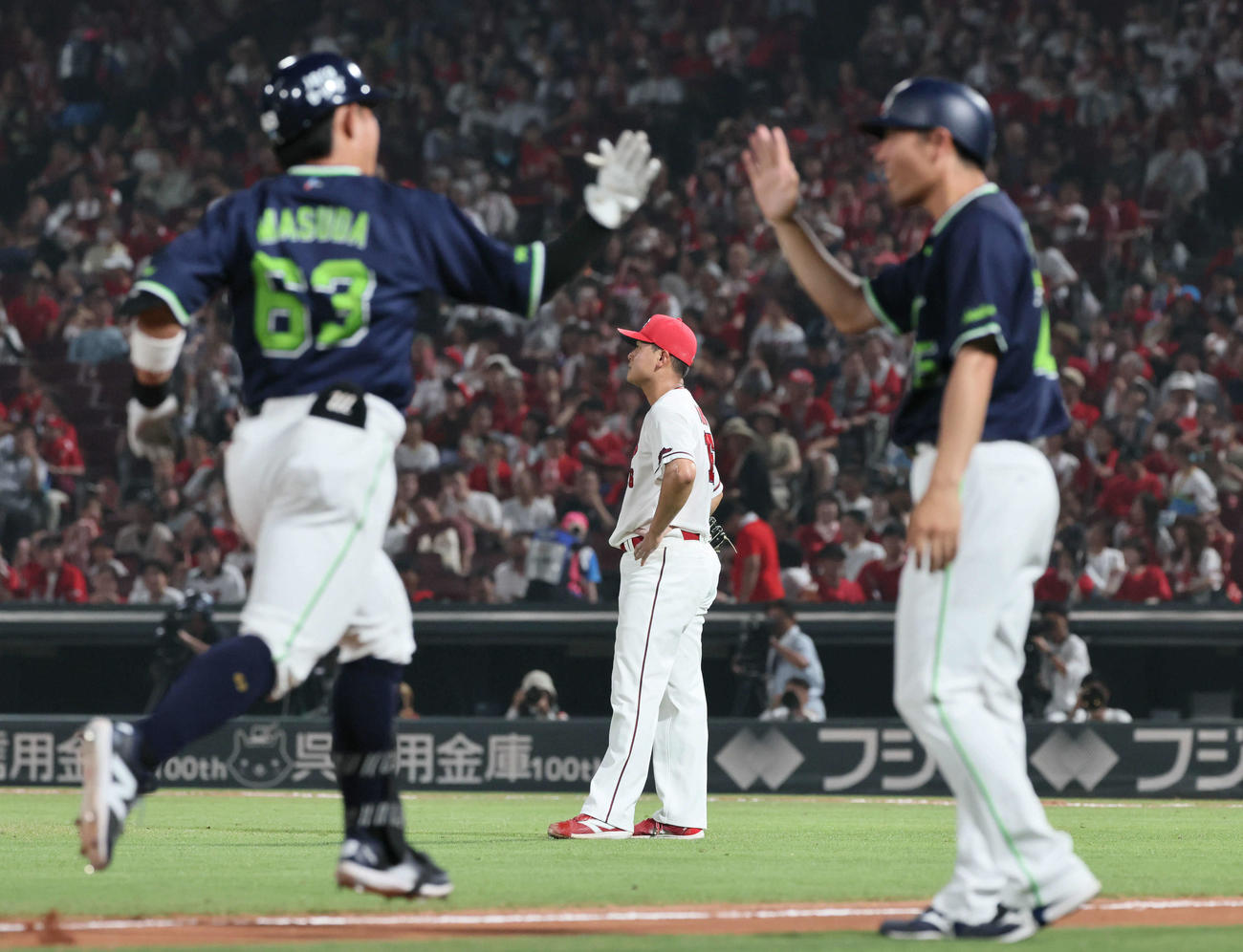 広島対ヤクルト　6回表ヤクルト2死一、二塁、代打の増田に中越え3点本塁打を浴びた森（撮影・加藤孝規）