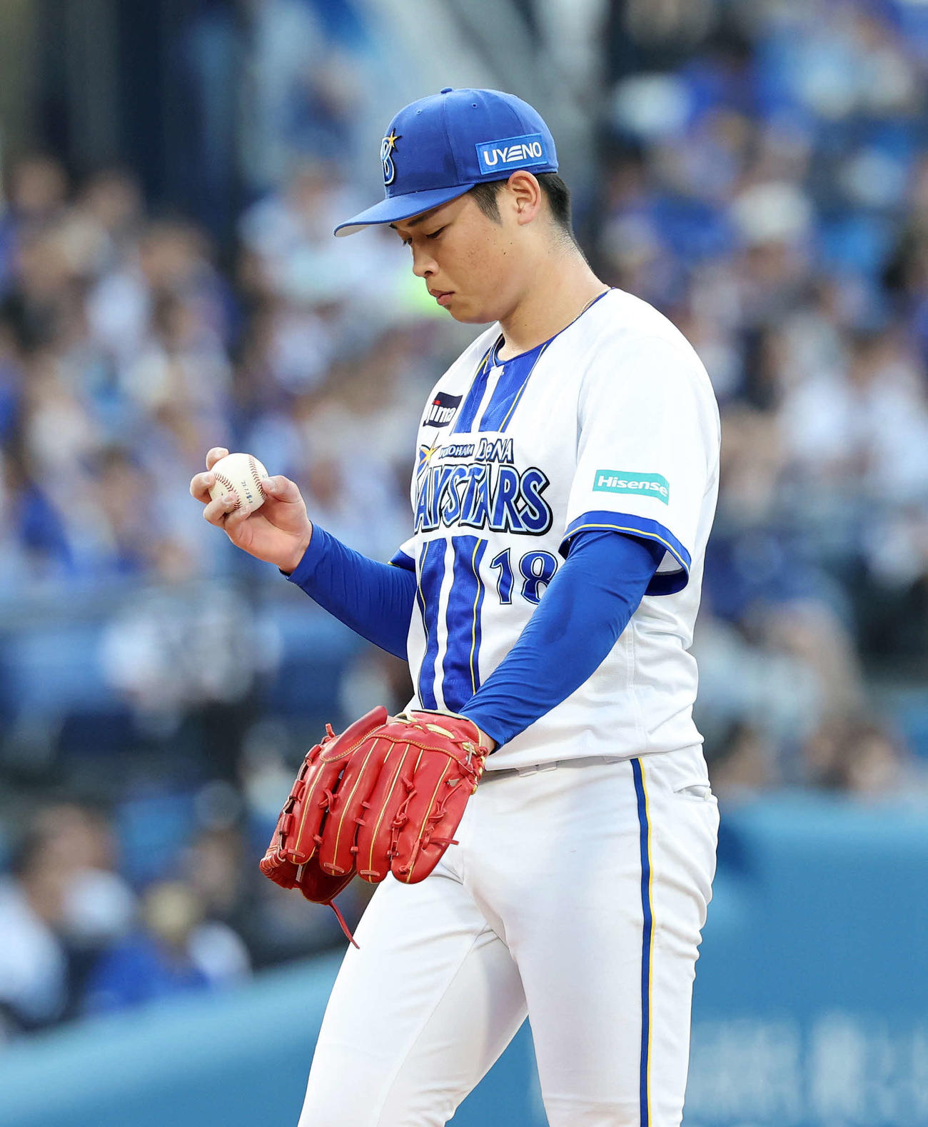 DeNA対中日　1回表中日2死一、二塁、ボスラーに右越え3点本塁打を放たれ悔しそうな表情を見せるDeNA小園（撮影・鈴木正人）
