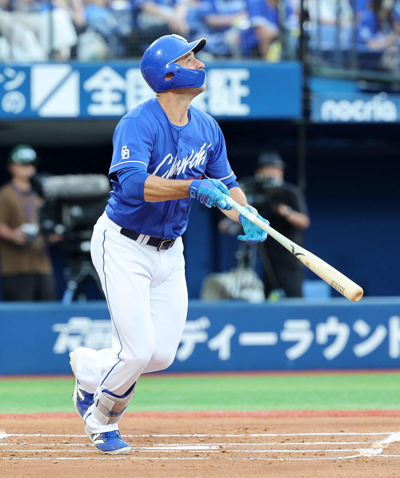 DeNA対中日　1回表中日2死一、二塁、ボスラーは右越え3点本塁打を放つ（撮影・鈴木正人）