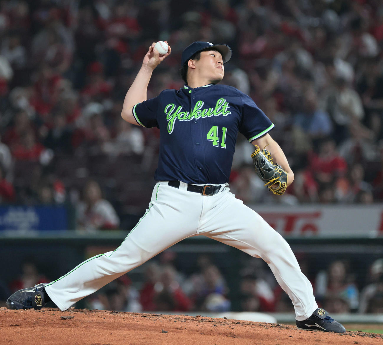広島対ヤクルト　7回裏広島、ヤクルト3番手の矢崎（撮影・加藤孝規）