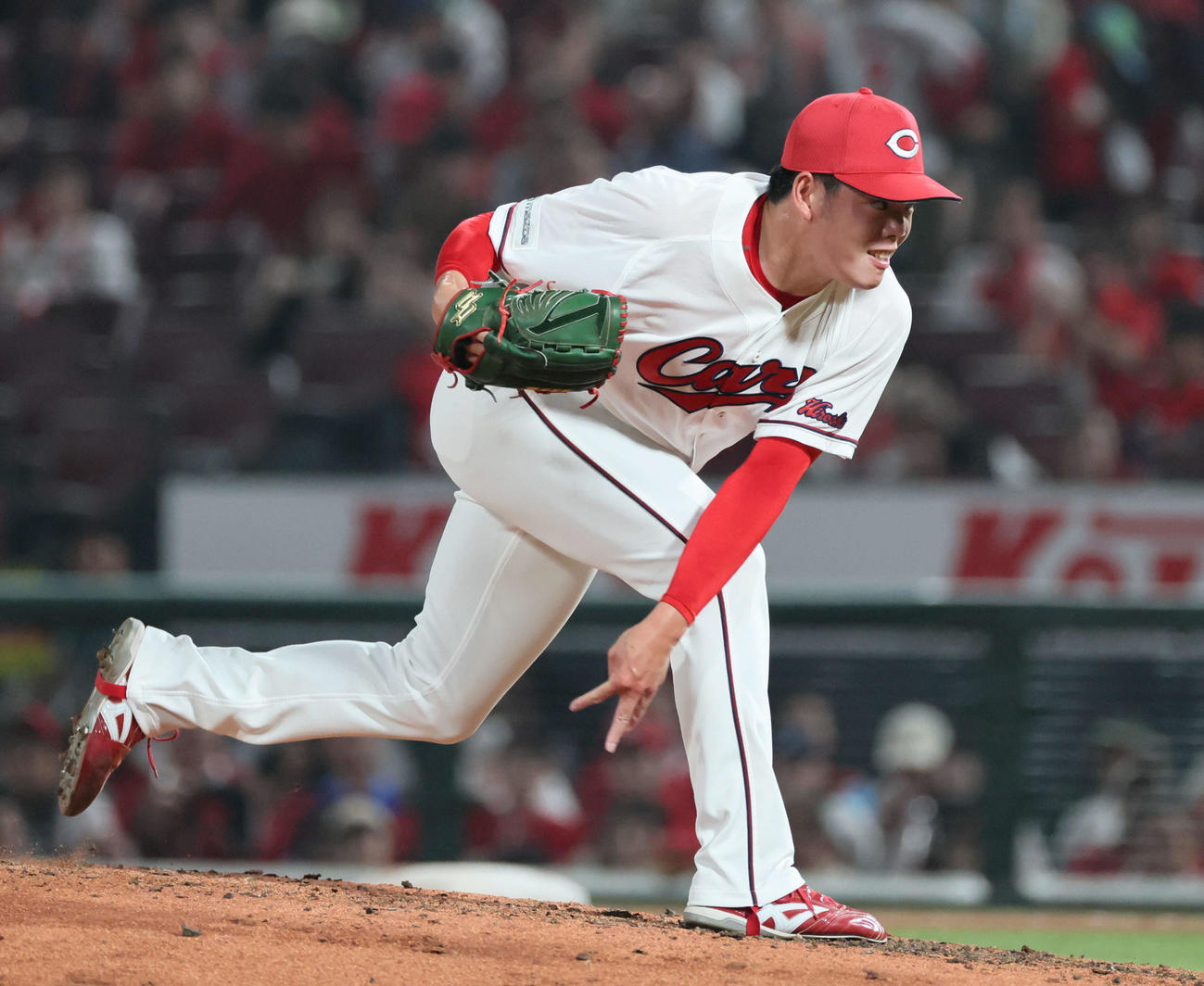 広島対ヤクルト　8回表ヤクルト、広島3番手の滝田（撮影・加藤孝規）