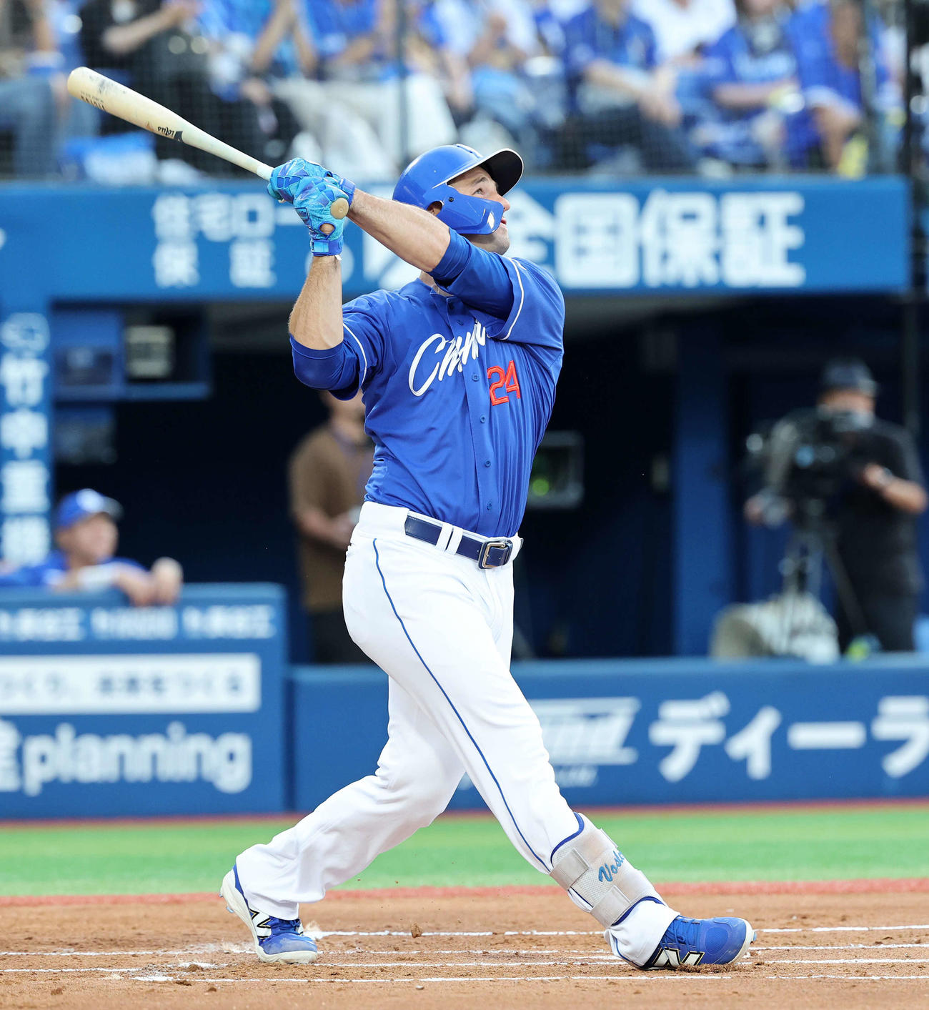 DeNA対中日　1回表中日2死一、二塁、ボスラーは右越え3点本塁打を放つ（撮影・鈴木正人）
