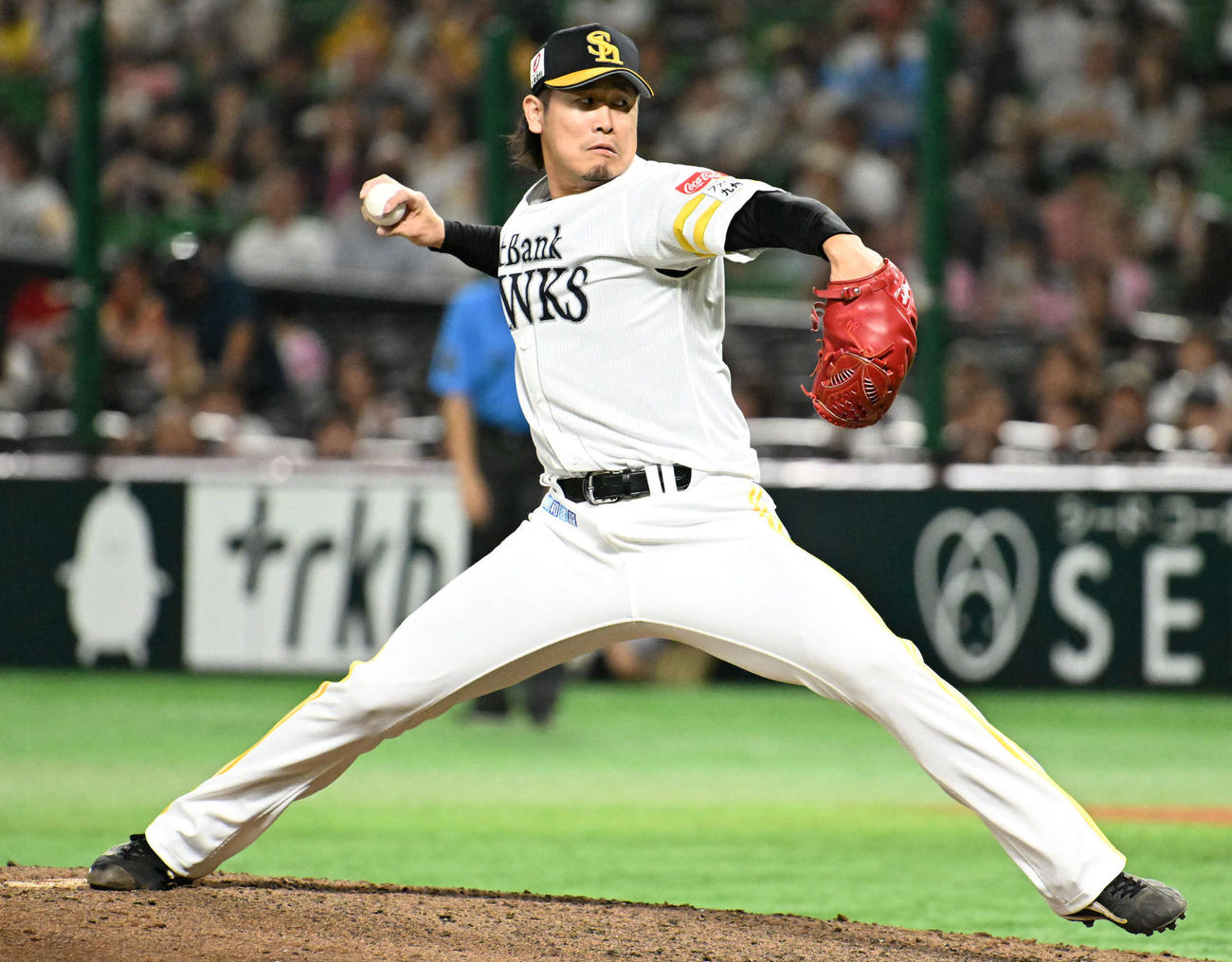 ソフトバンク対日本ハム　ソフトバンク3番手投手の杉山（撮影・林敢治）