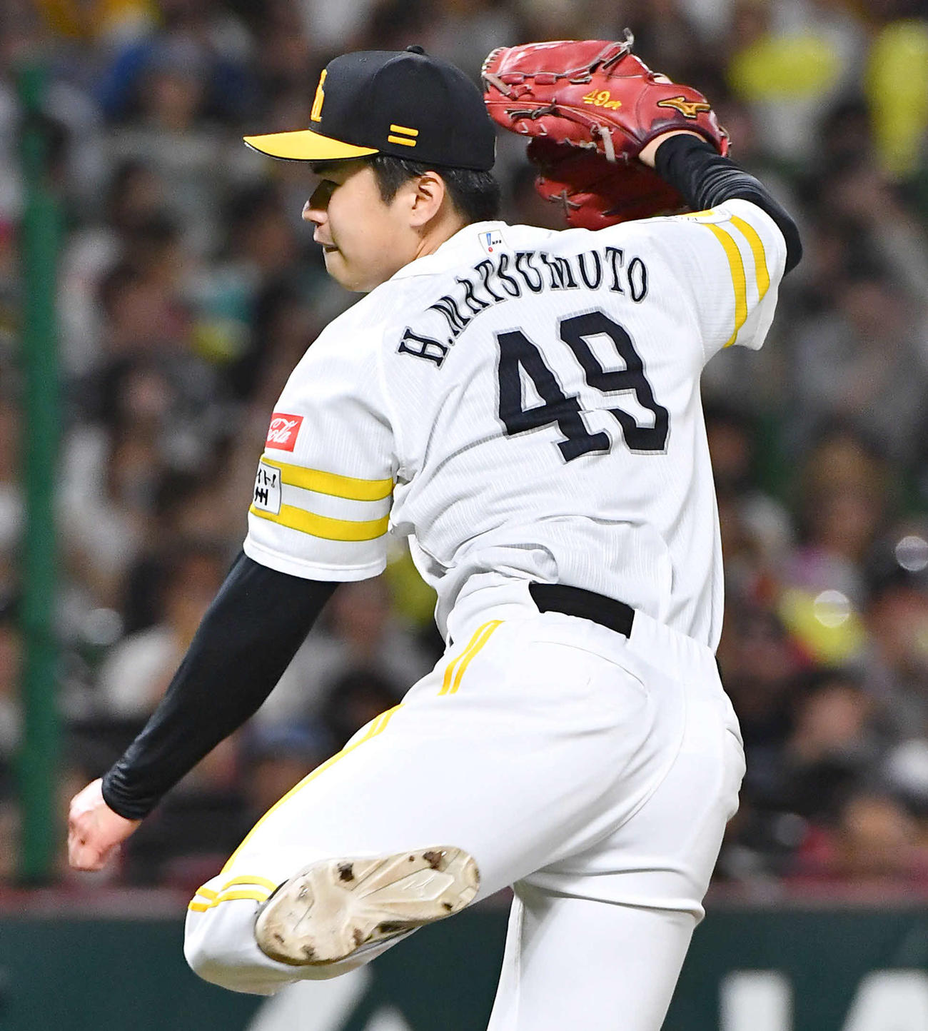 ソフトバンク対日本ハム　力投するソフトバンク先発の松本晴（撮影・岩下翔太）