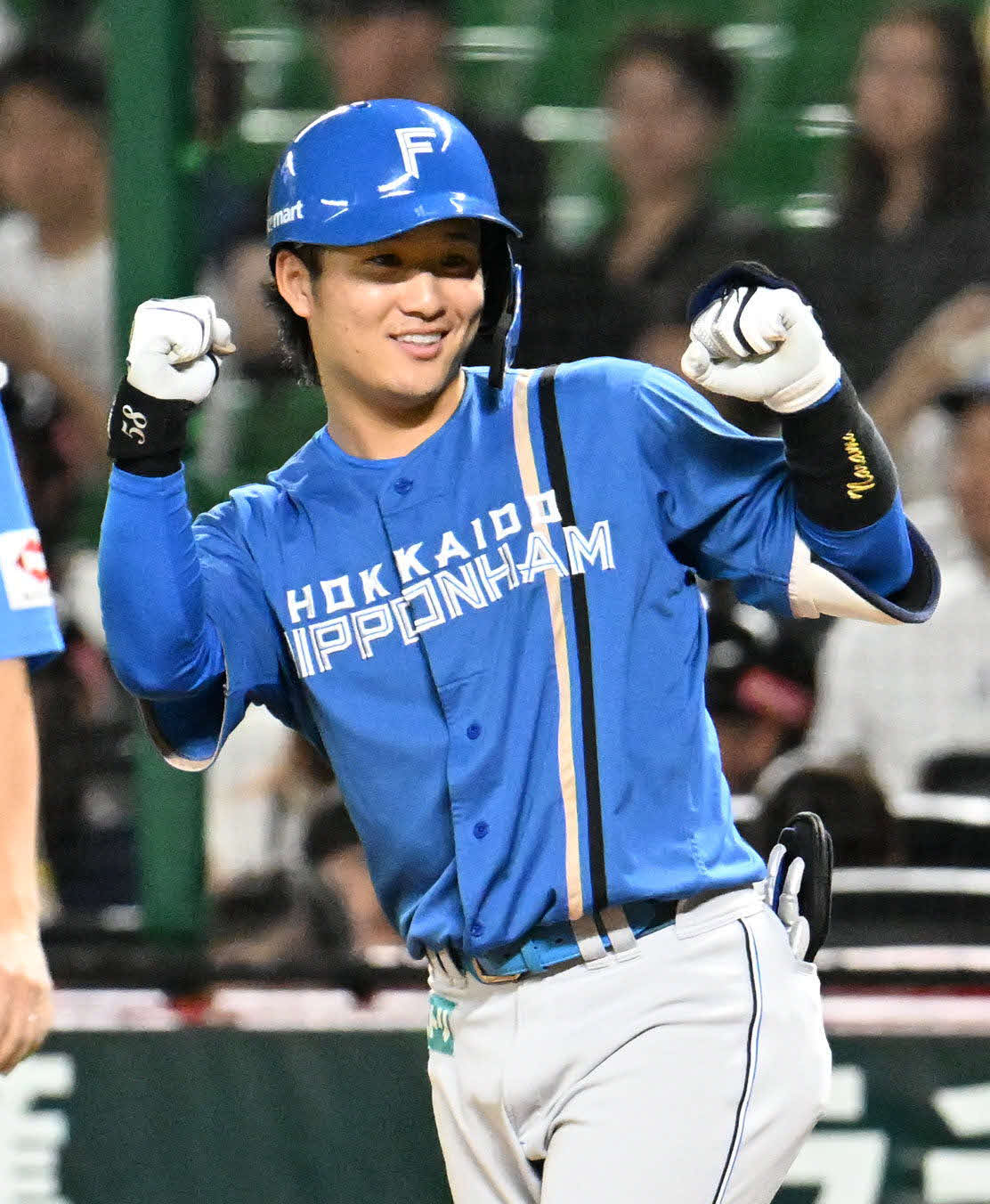 ソフトバンク対日本ハム　2回表日本ハム2死、奈良間は中前安打を放つ（撮影・林敢治）