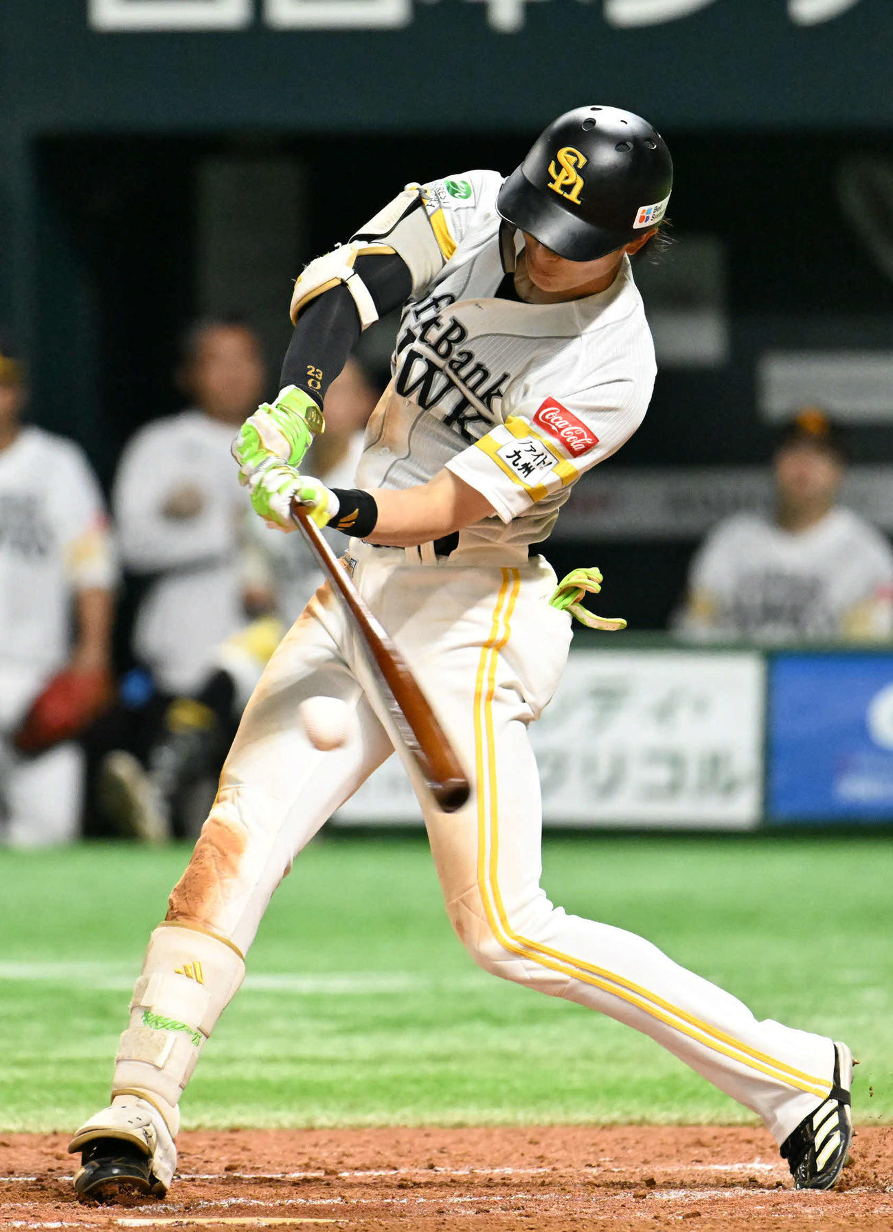 ソフトバンク対日本ハム　3回裏ソフトバンク1死、周東は内野安打で出塁する（撮影・林敢治）