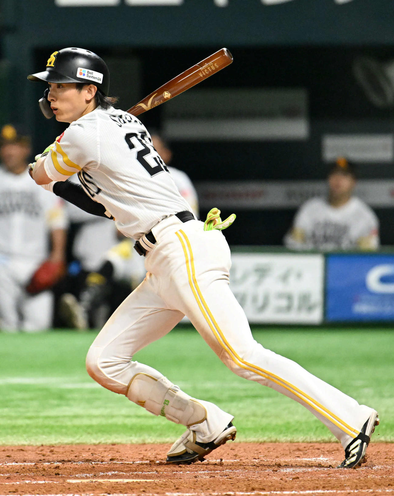 ソフトバンク対日本ハム　3回裏ソフトバンク1死、周東は内野安打で出塁する（撮影・林敢治）
