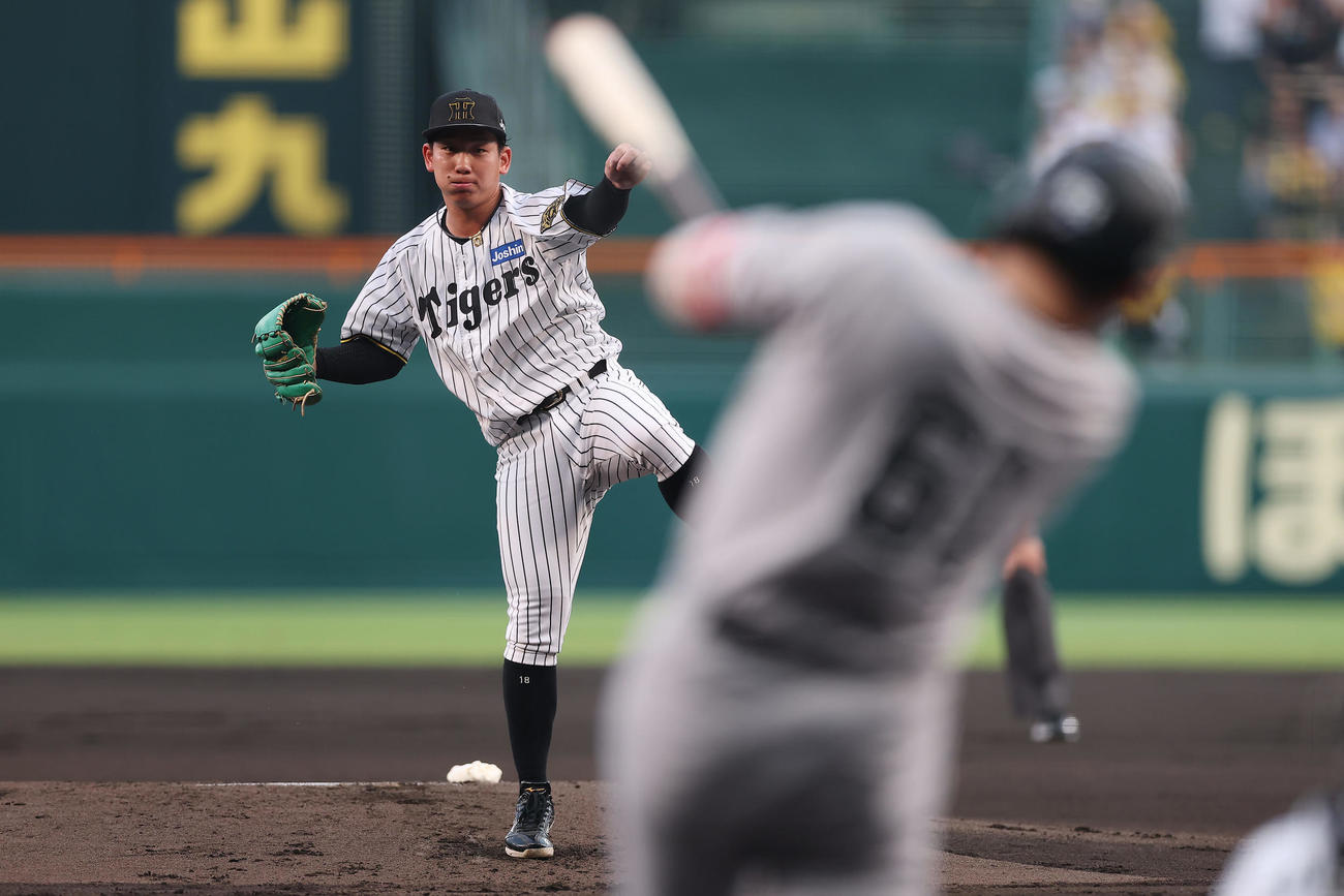 阪神対巨人　1回表巨人1死一、二塁、増田陸に先制2点適時二塁打を浴びる伊原（撮影・前田充）