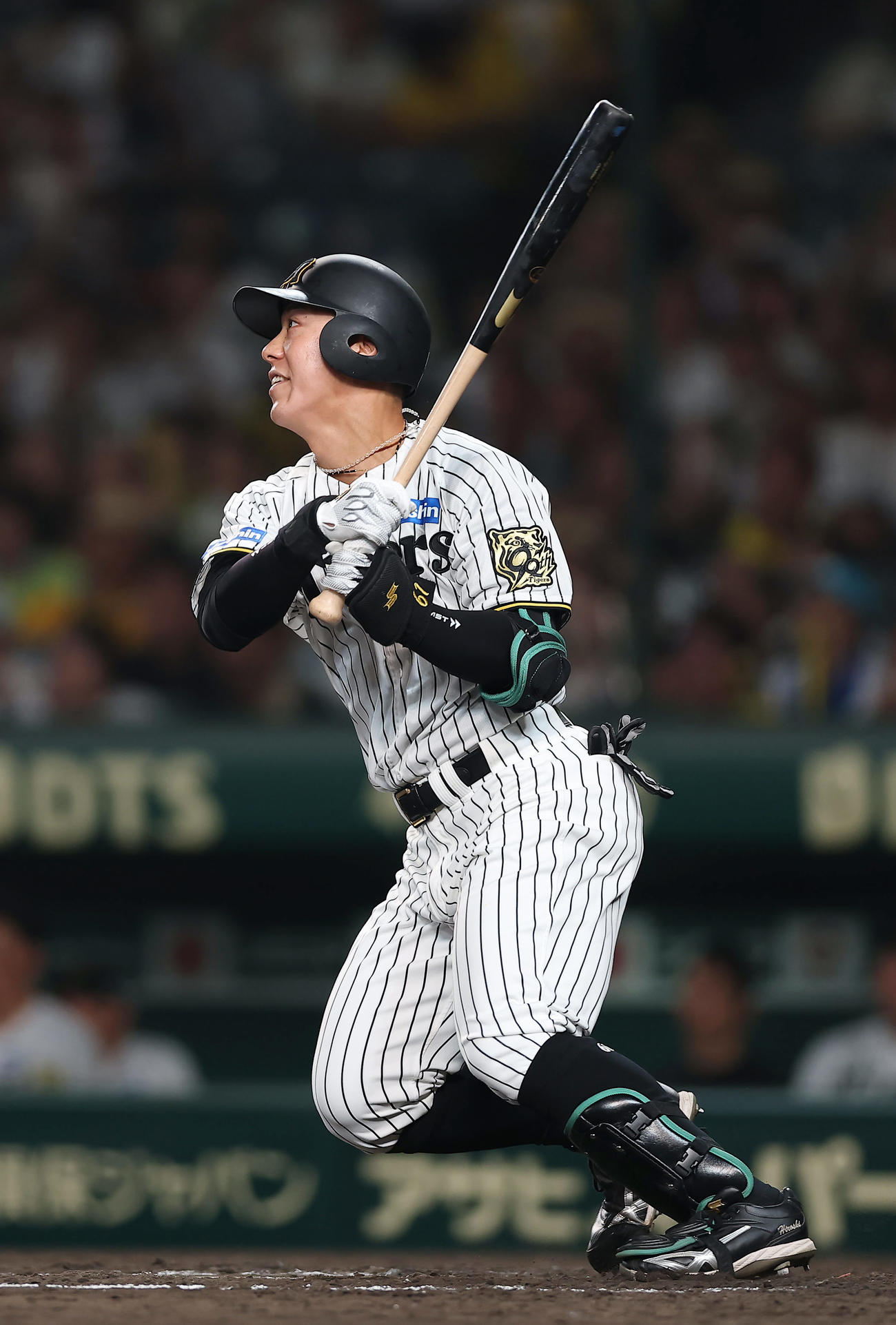 阪神対巨人　9回裏阪神無死満塁、サヨナラの中犠飛を放つ豊田（撮影・前田充）