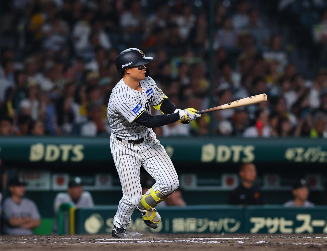 阪神対巨人　9回裏阪神無死、森下は中前打を放つ（撮影・藤尾明華）