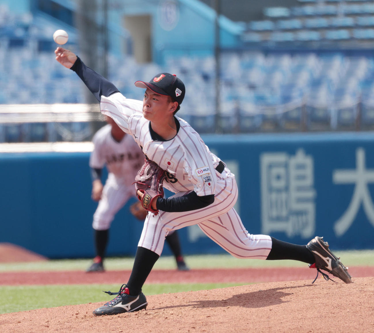 ヤクルト2軍対大学代表　4回から登板した東北福祉大・桜井（撮影・柴田隆二）