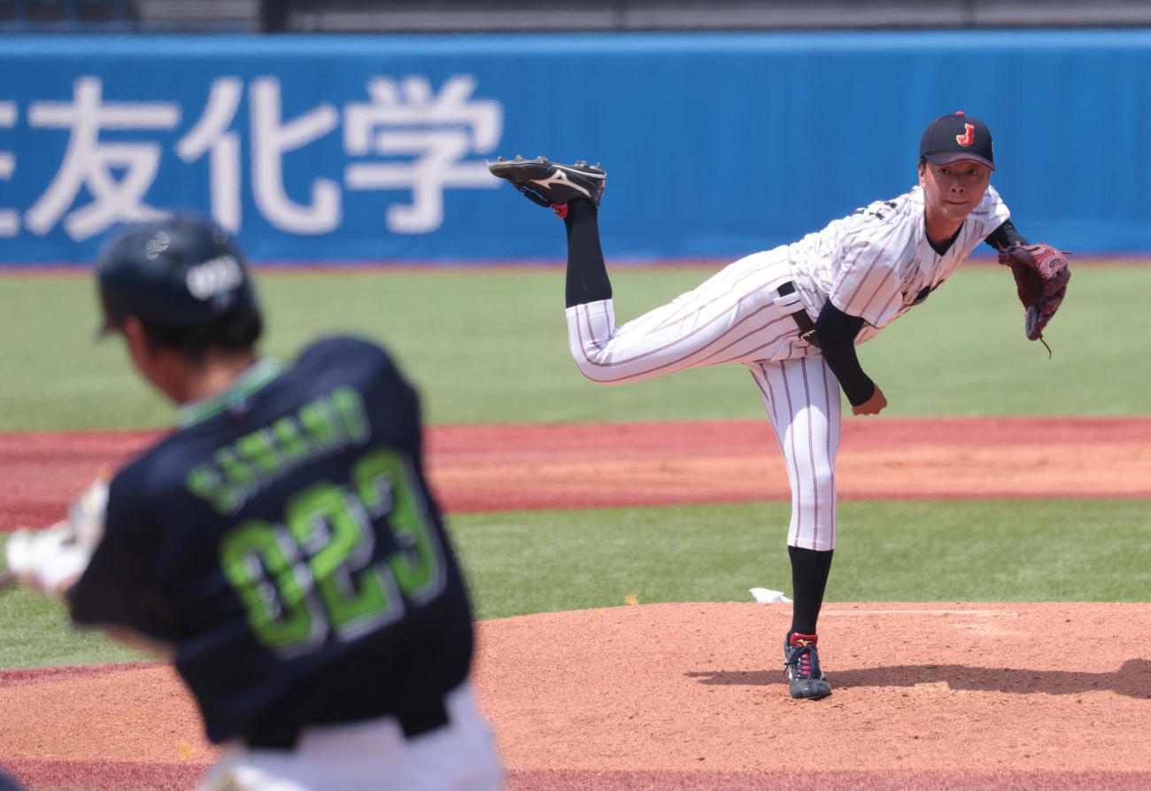 ヤクルト2軍対大学代表　4回から登板した東北福祉大・桜井（撮影・柴田隆二）